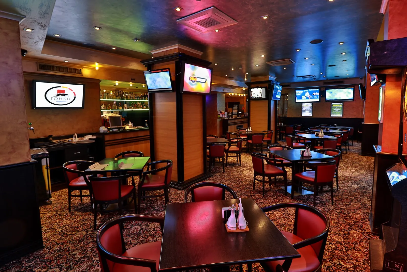 Sport bar Bench  / Cafe Edelweiss - Image 3