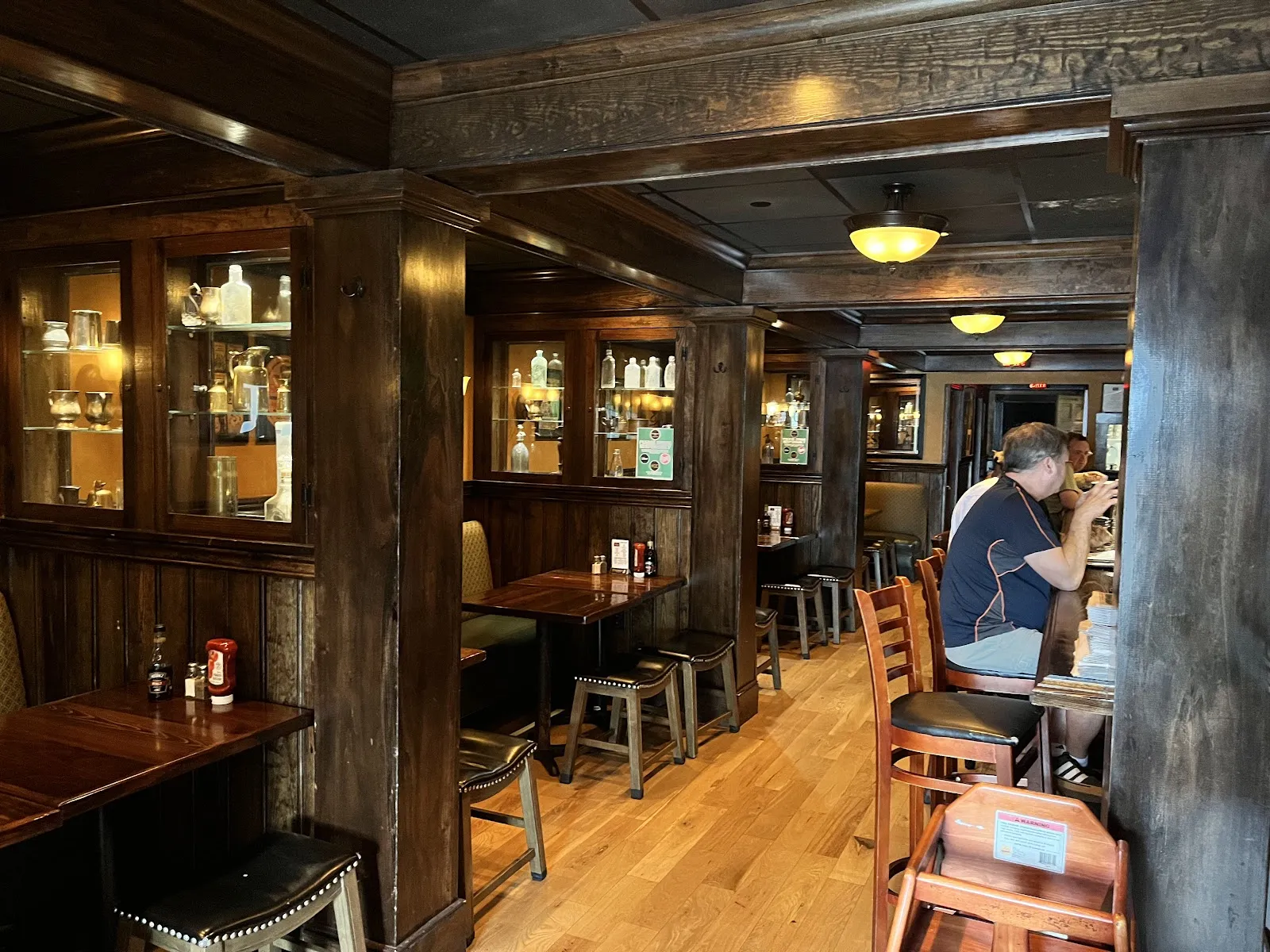 Madra Rua Irish Pub - Image 2