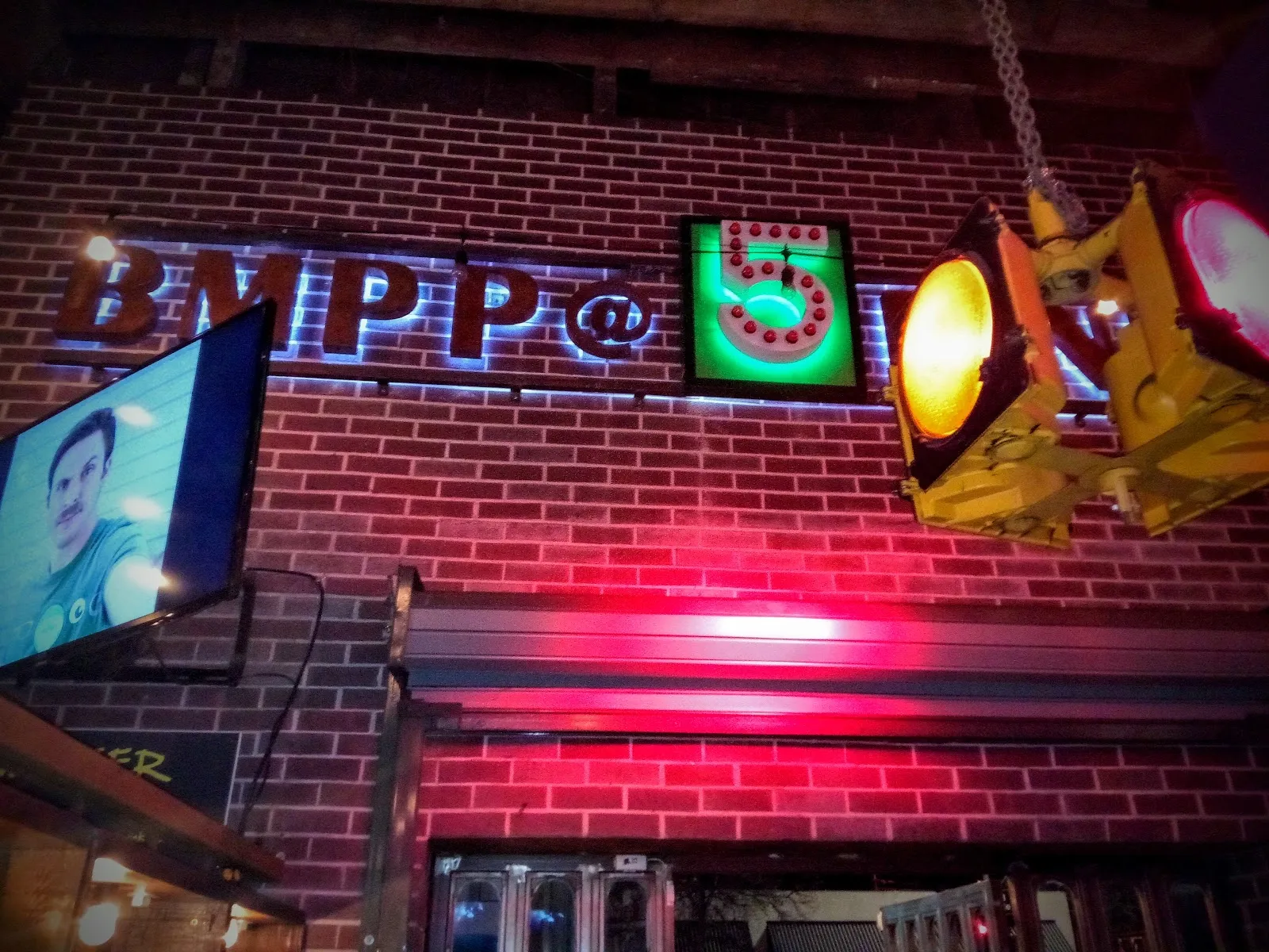 5 Line Tavern logo