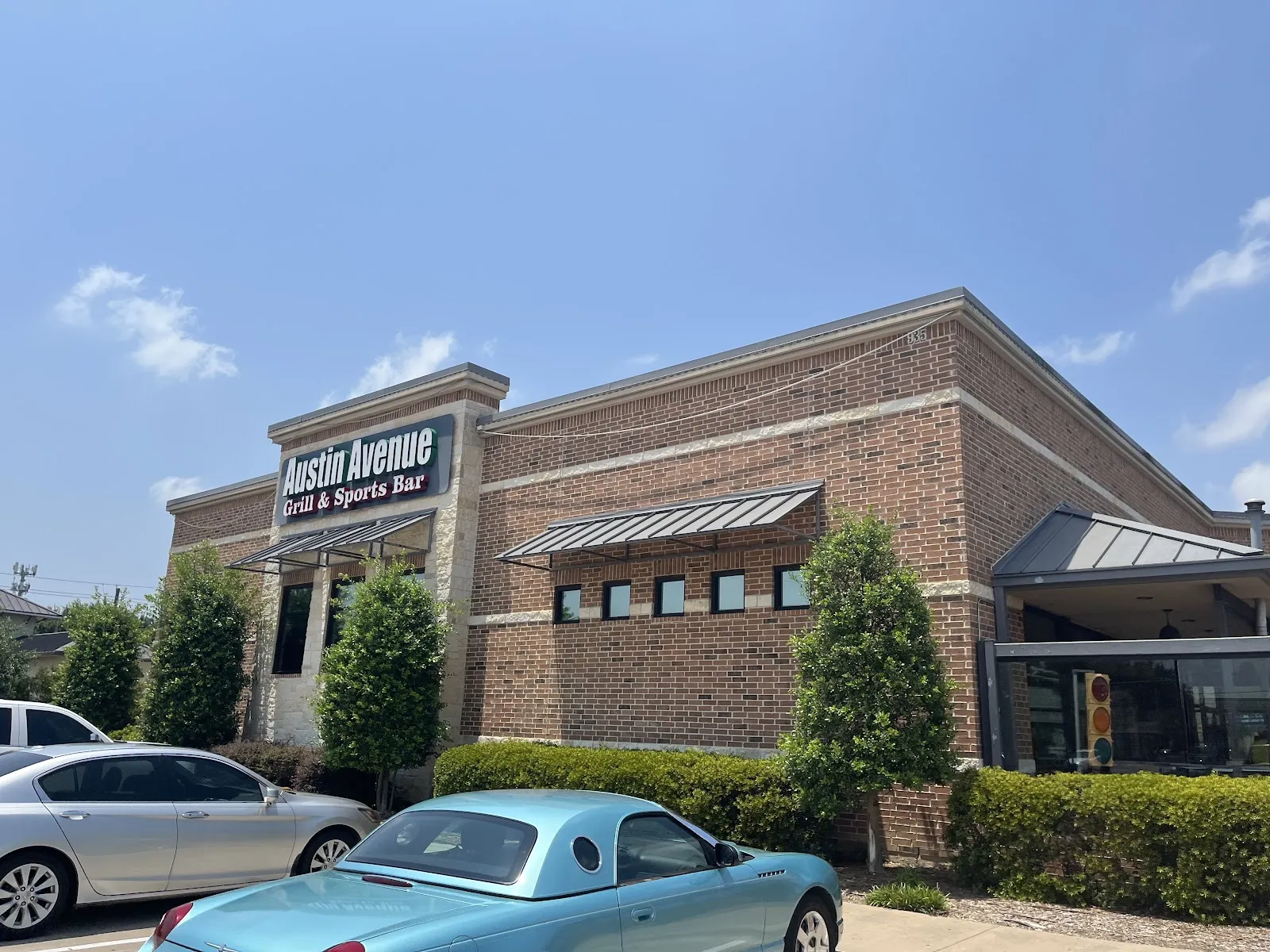Austin Avenue Grill & Bar - Image 2