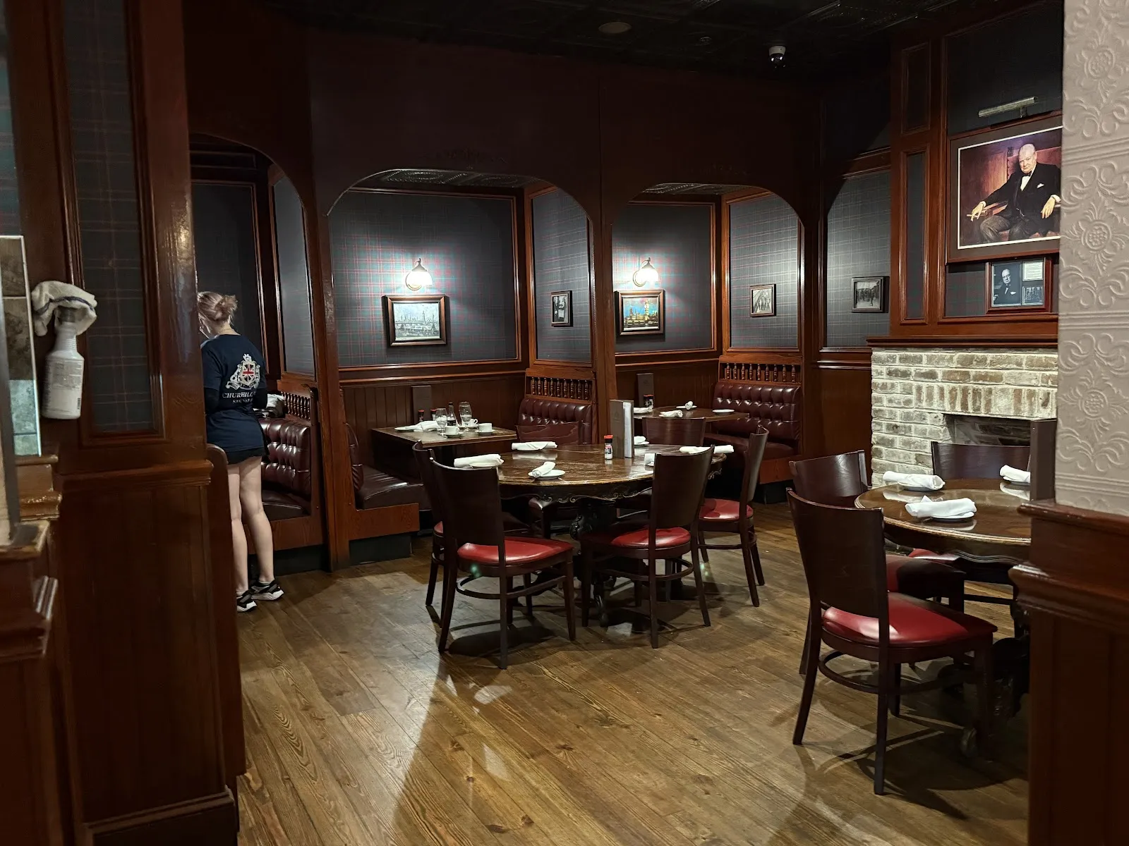 Churchill's Pub - Image 2