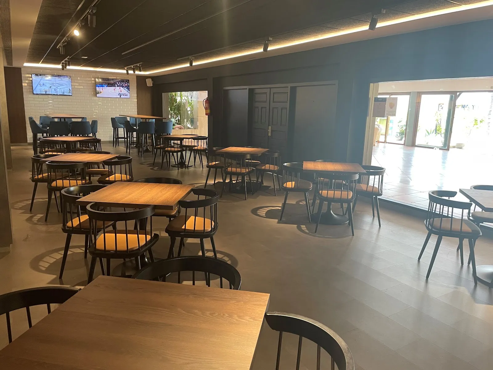 Legends Sport Bar Playaballena - Image 2