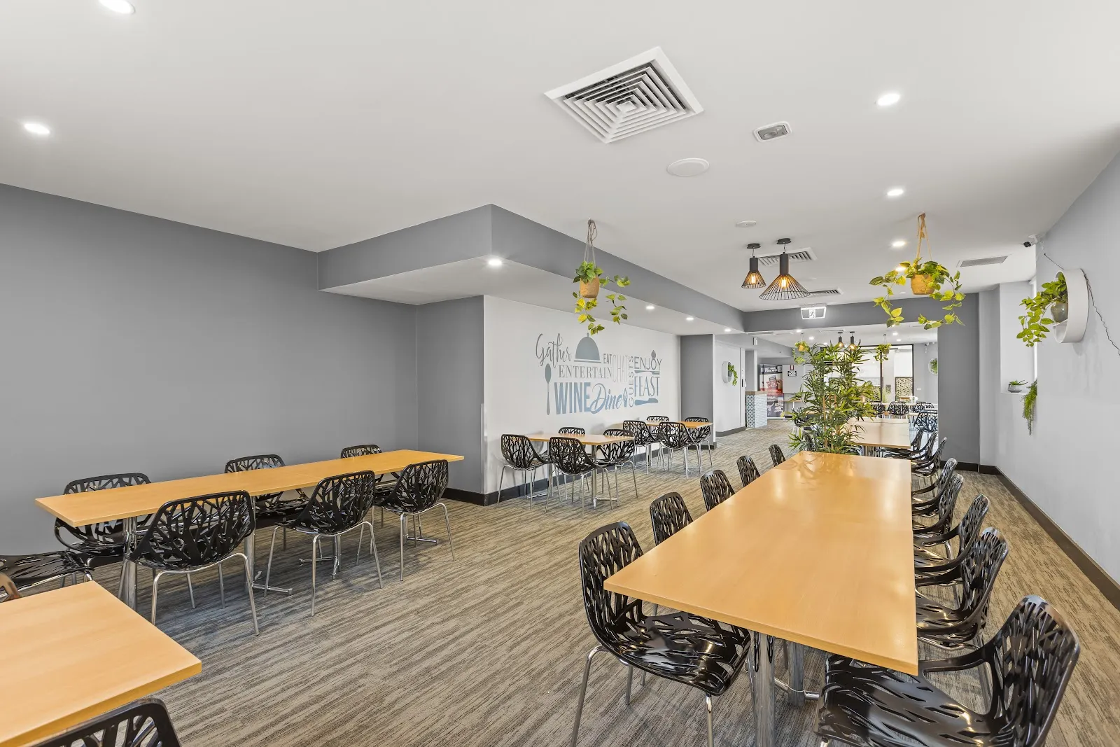 Leighoak Club - Image 4