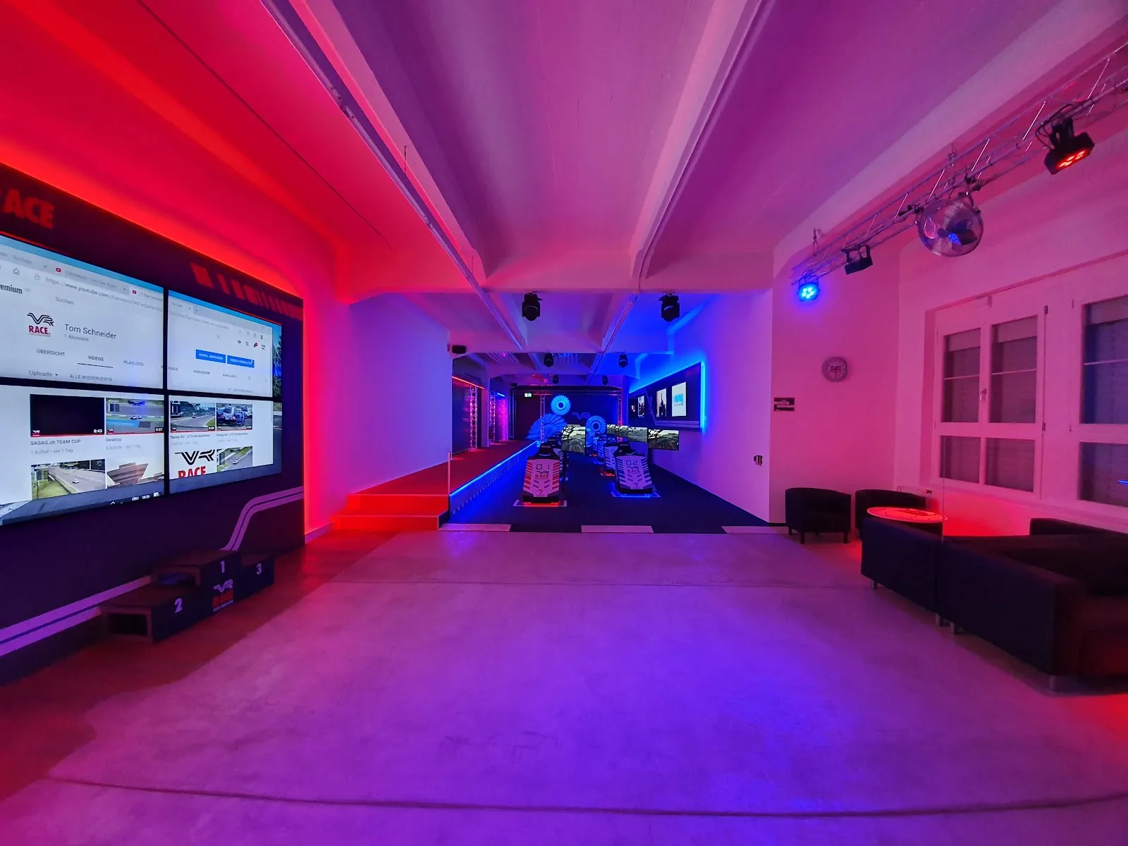 VR-Race - Sim Racing Event Center mit 26 Simulatoren - Image 3