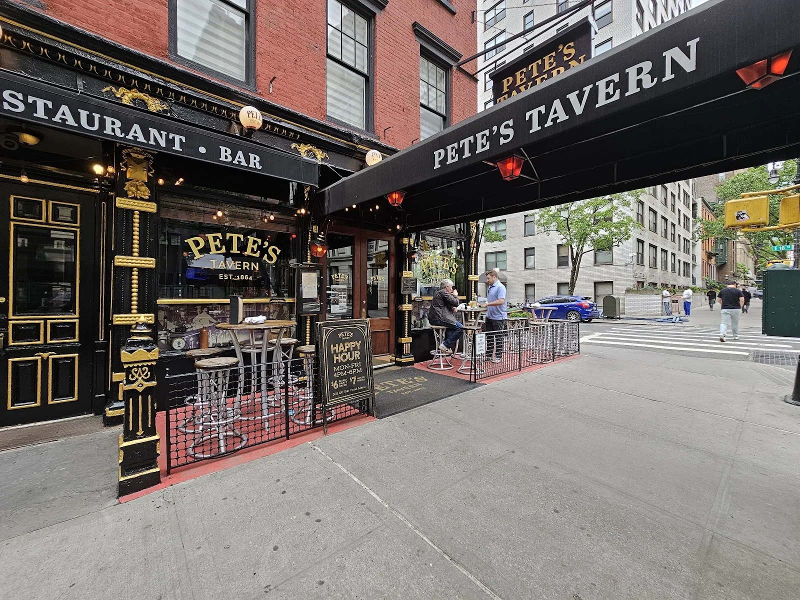 Pete's Tavern - Image 4