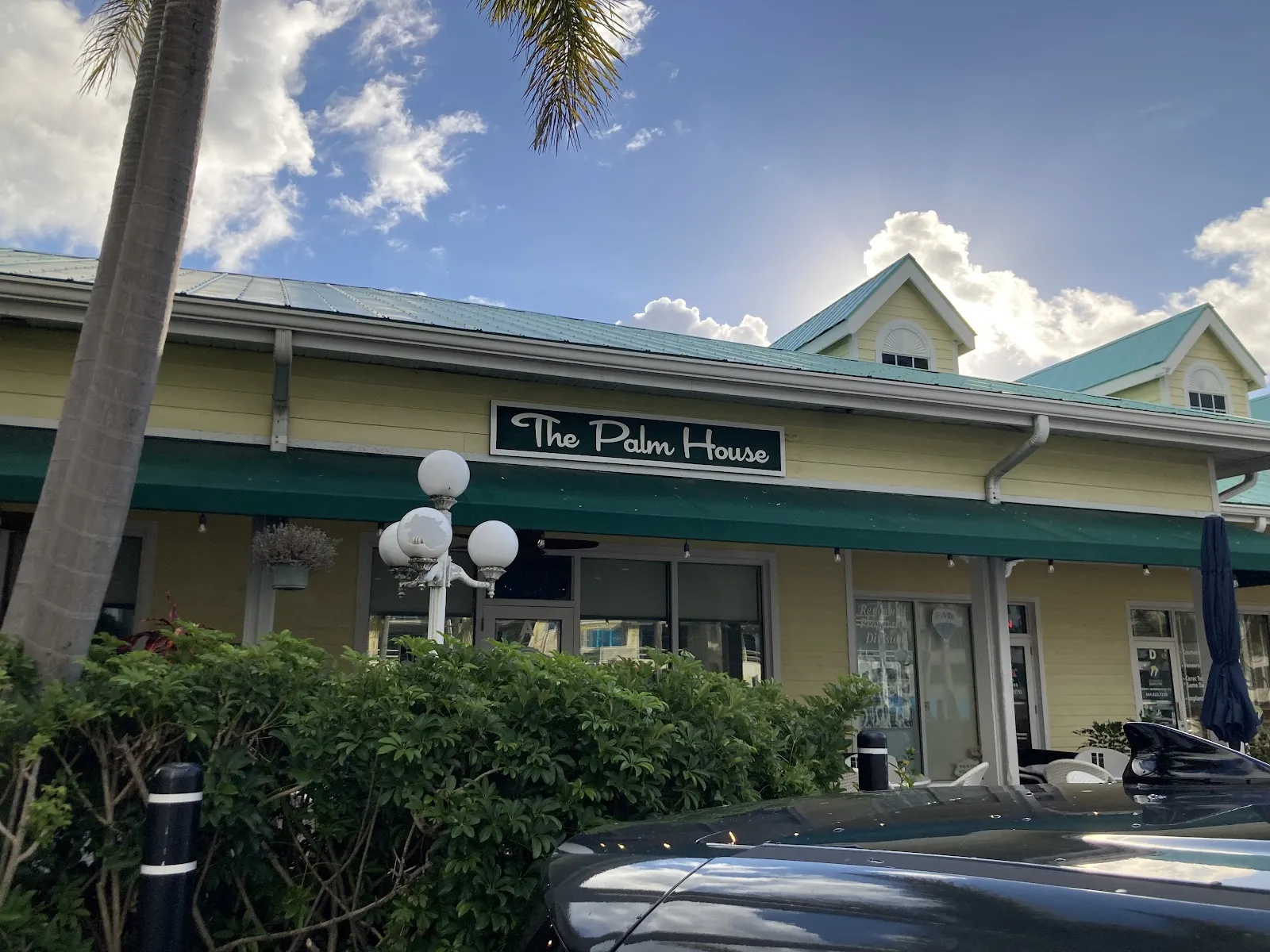 Hurricane Cafe - Image 4