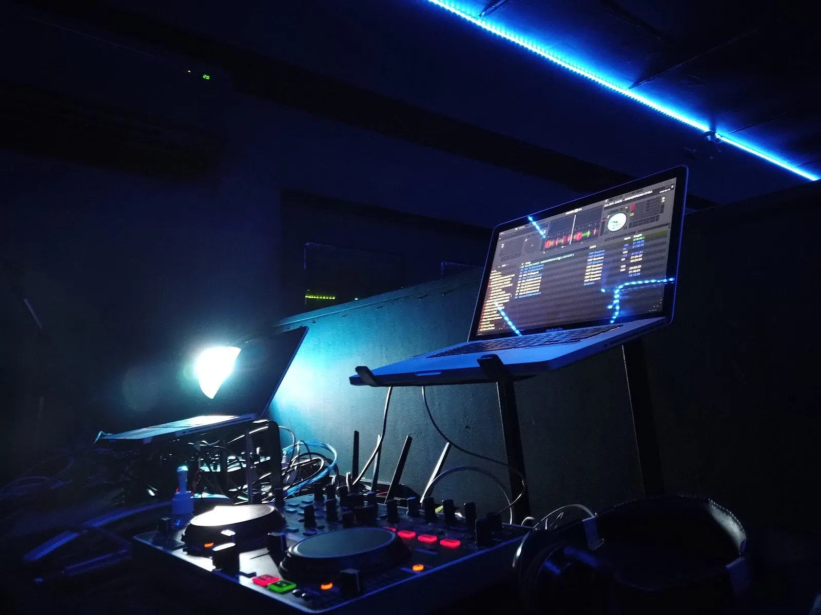 145 Sports Lounge - Image 3