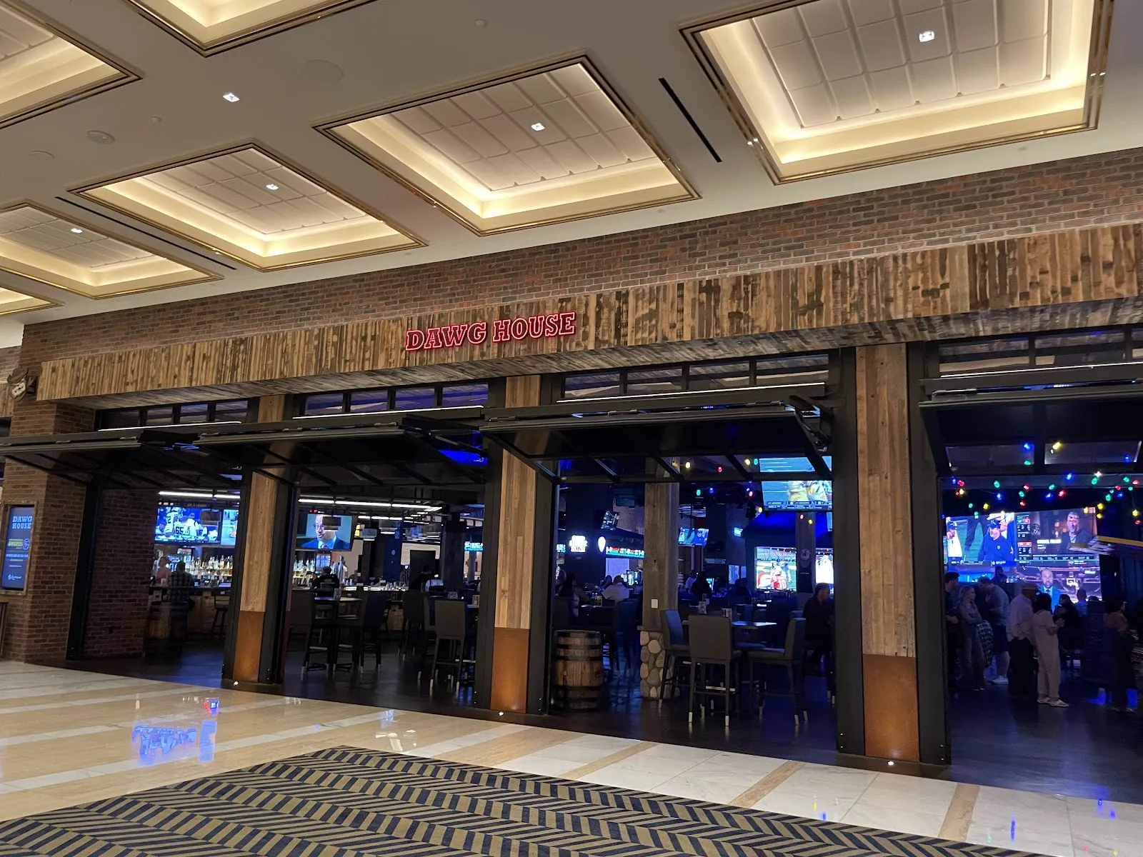 Dawg House Saloon - Image 3