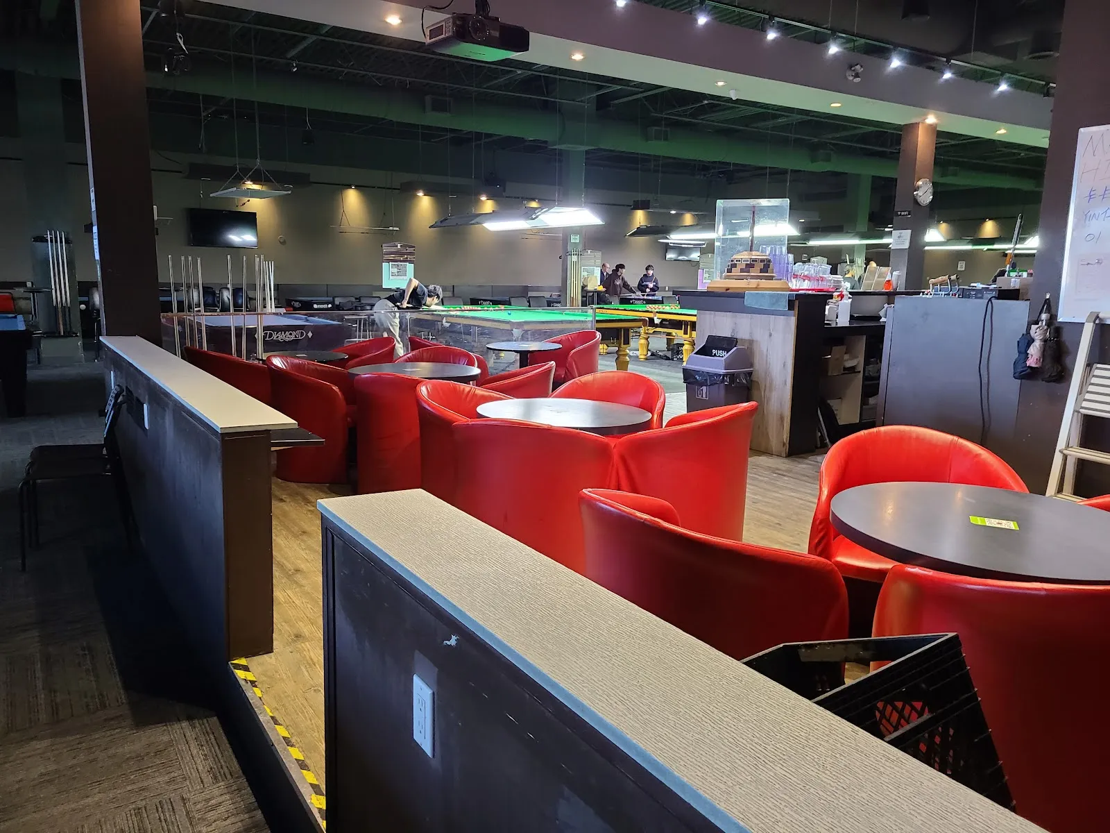 Master Q Snooker, Billiards & Lounge - Image 3