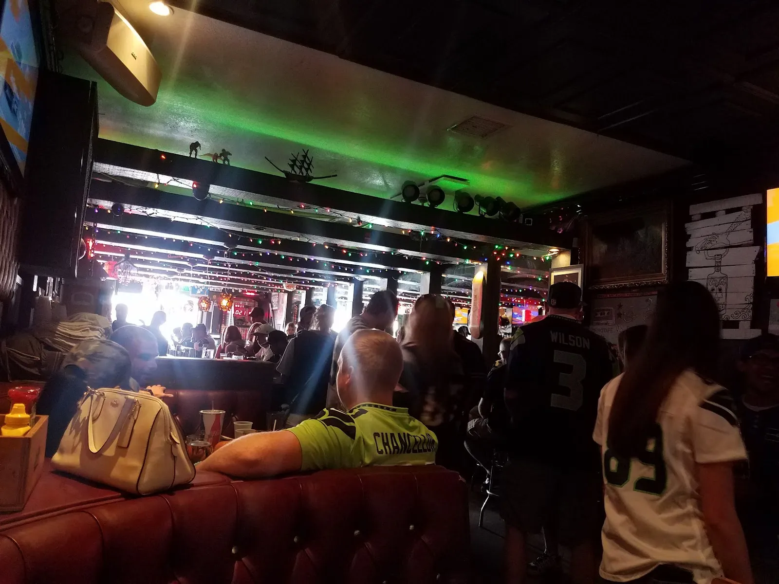 Thrusters Lounge - Image 4