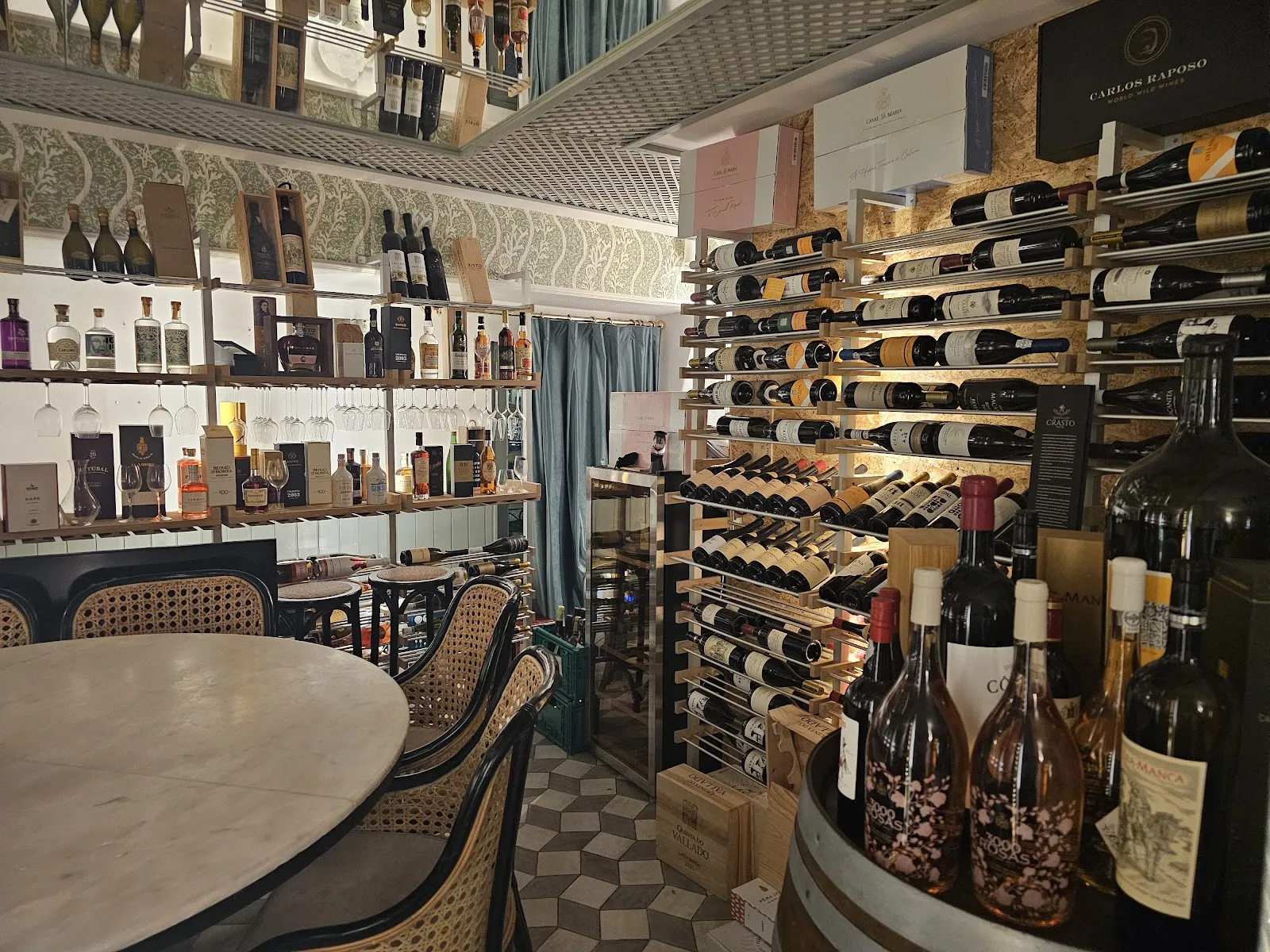 Palmtree International Pub & Restaurant - Image 2