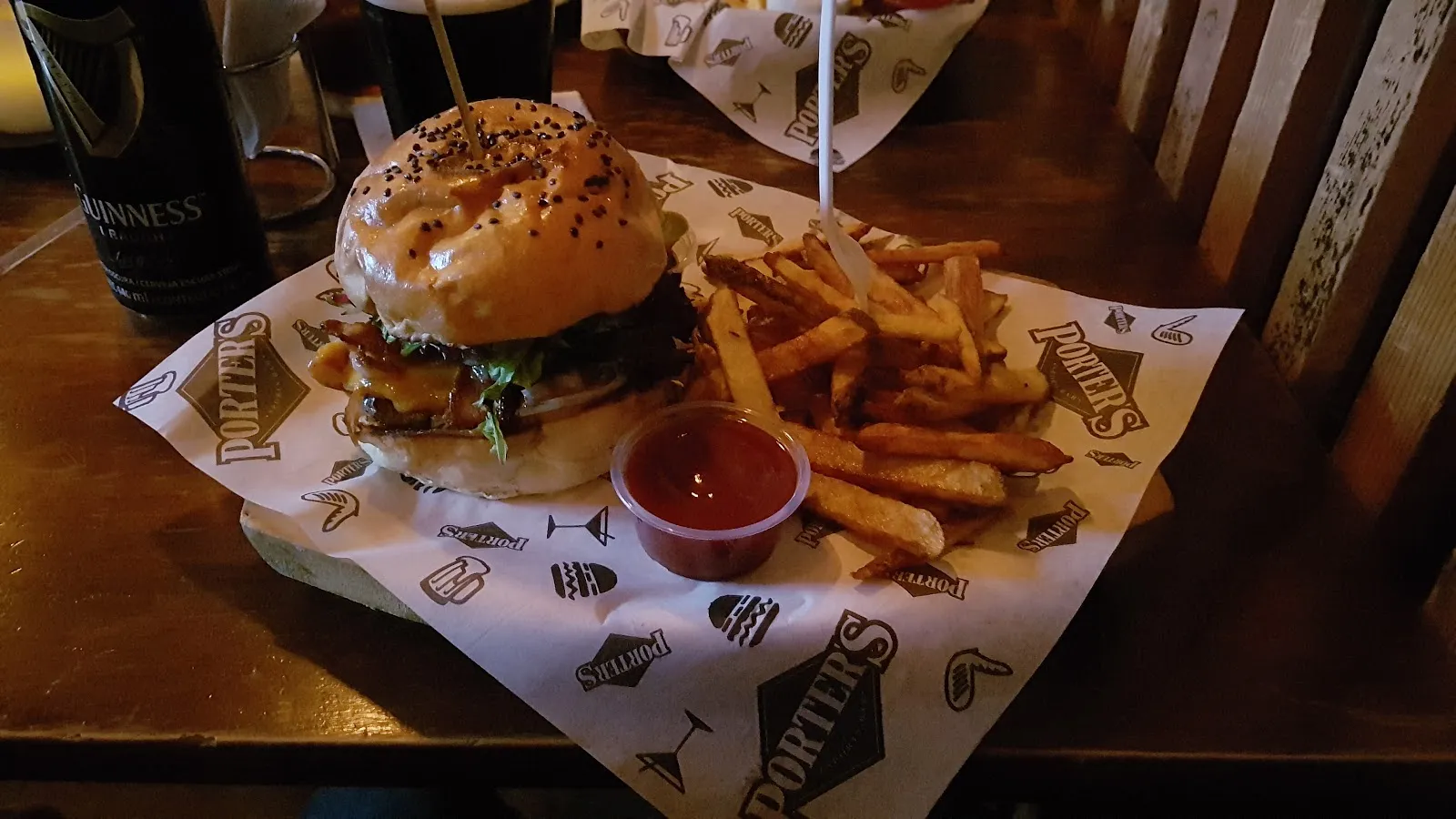 Porters Sport Bar - Image 2