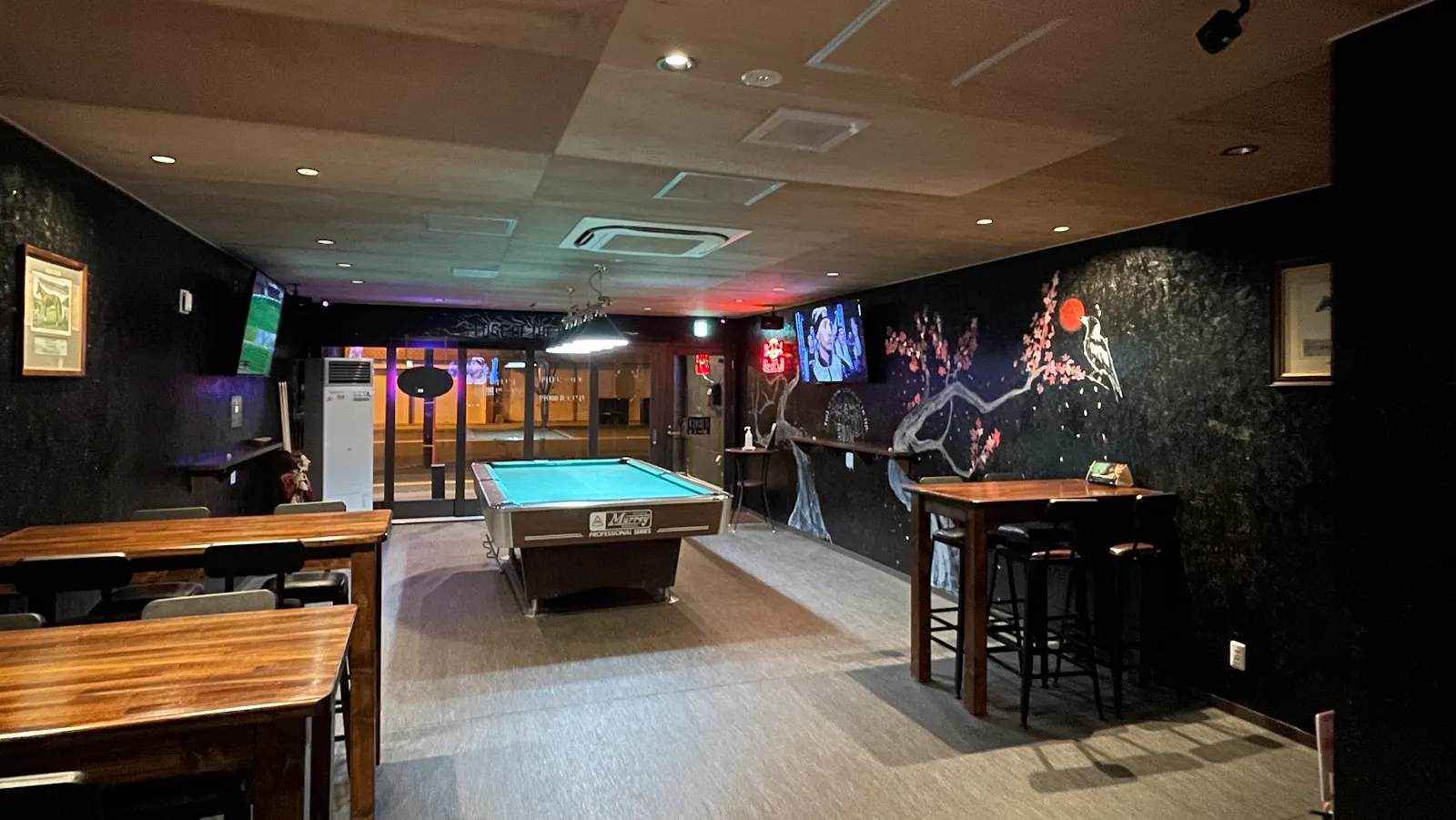 The Castle Sports Bar - Image 4