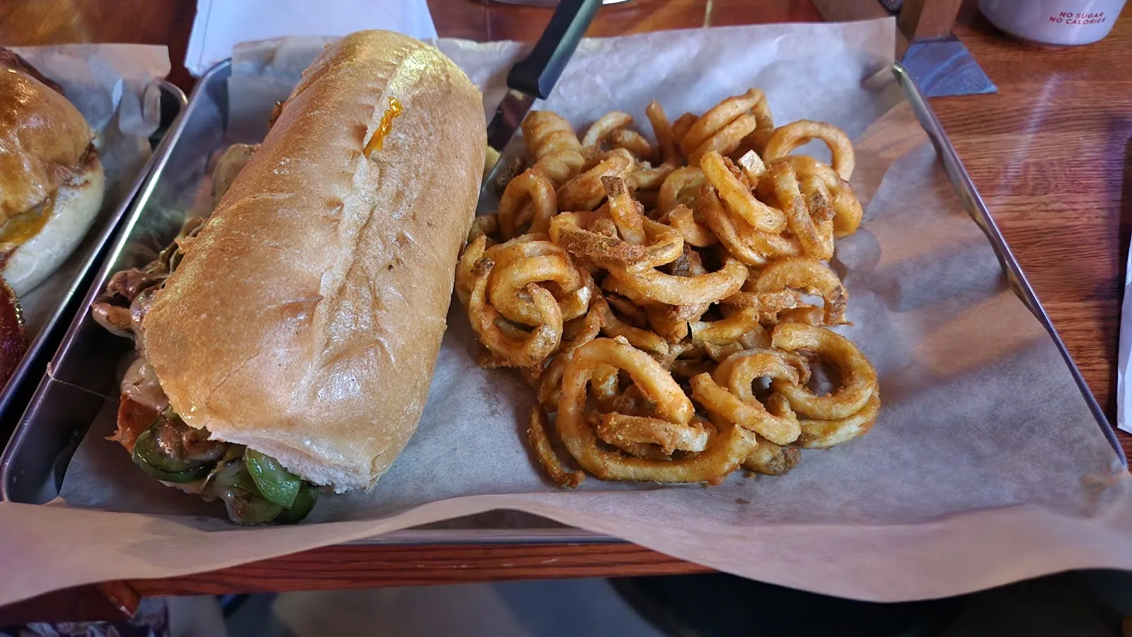 Henry's Lounge - Image 4