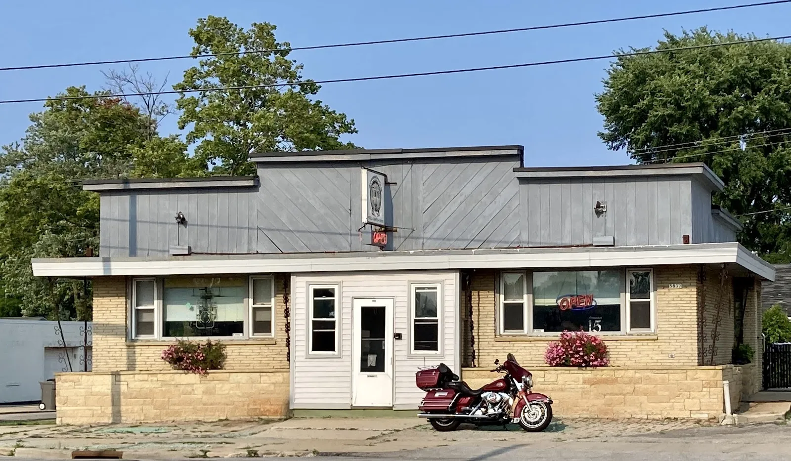 Tiny's: A Neighborhood Sports Tavern - Image 2