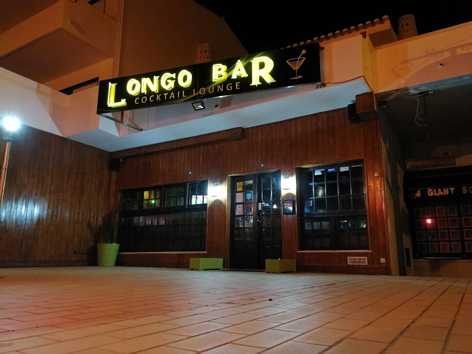 Longo Lounge Bar - Image 4