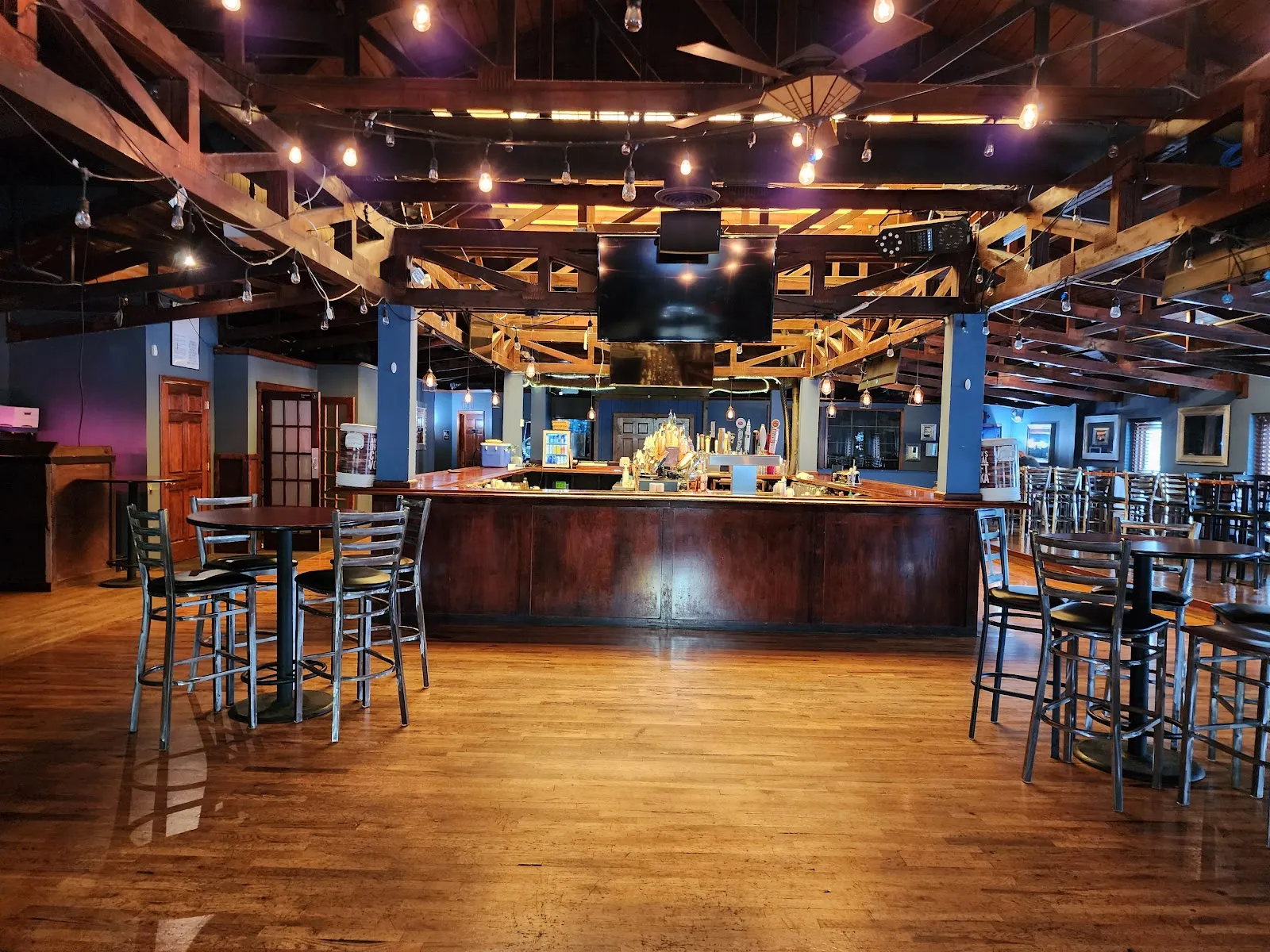 Saints Pizza & Pub - Image 4