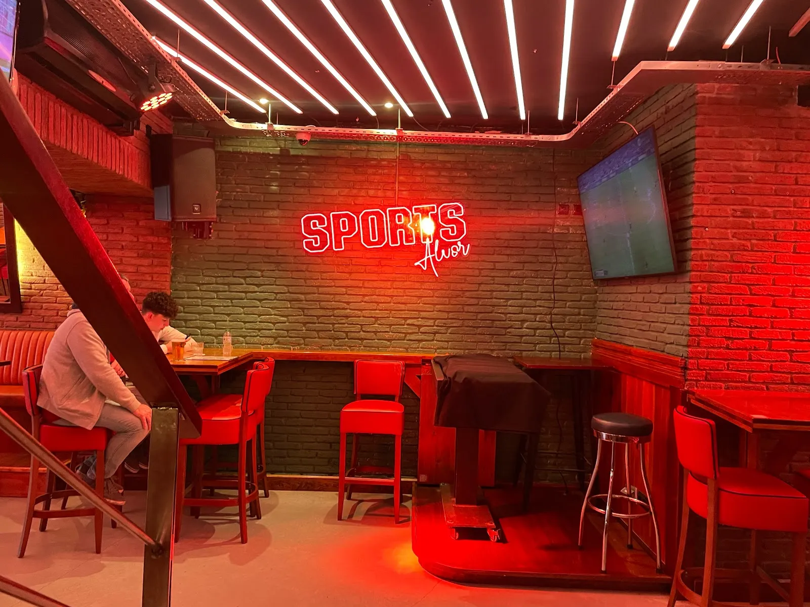 Sports Cafe Alvor - Image 3