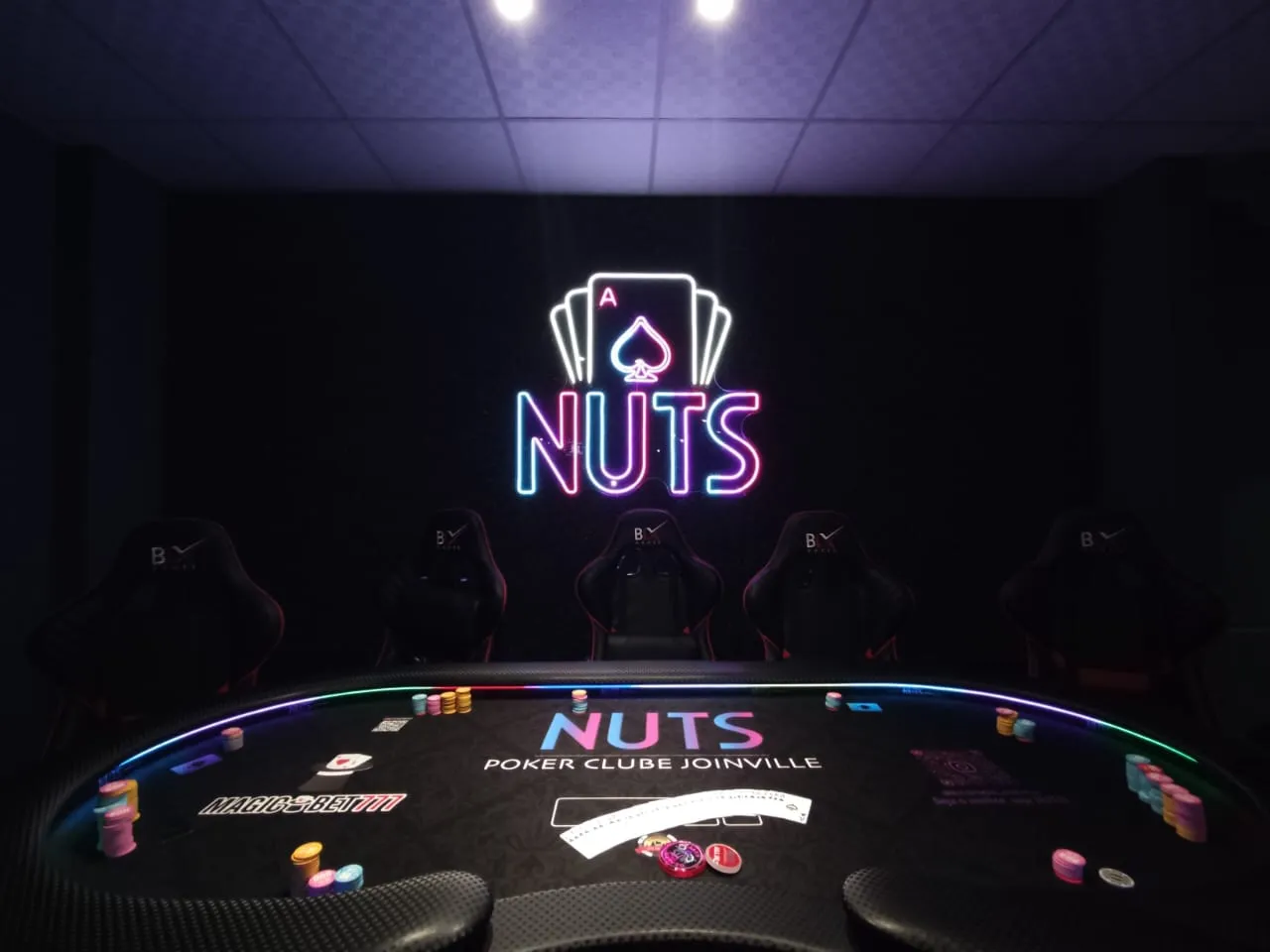 4 HAND Poker CLub - Image 3