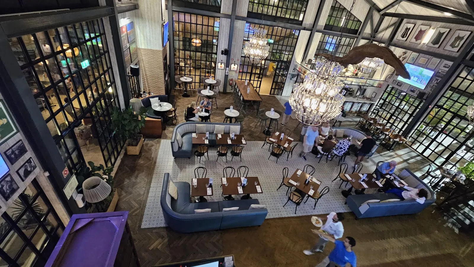 Dano's Sports Bar & Restaurant - Image 3