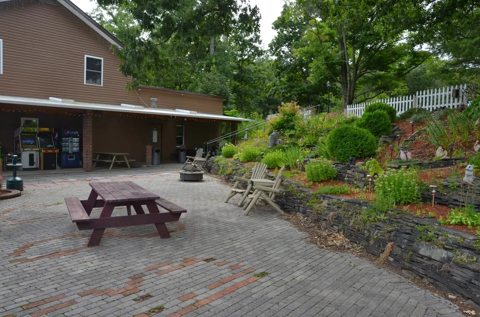 B and B Lounge - Image 4