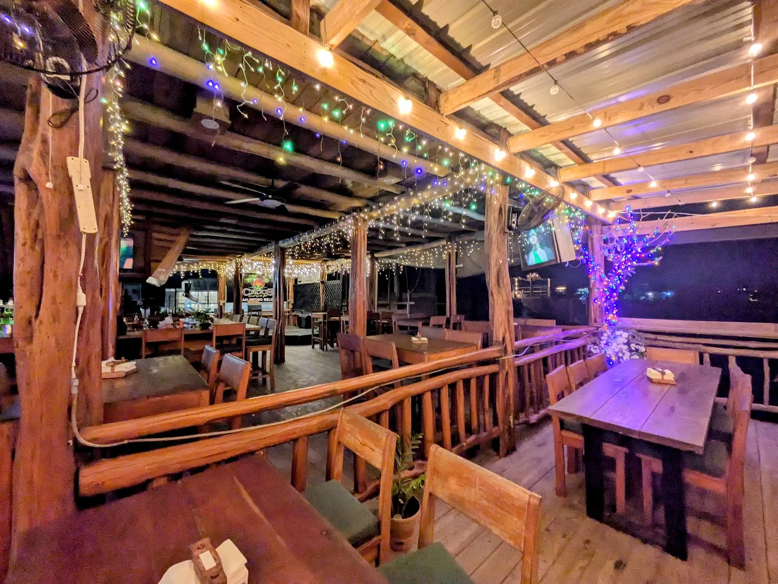 Crocs Sunset Sports Bar - Image 3