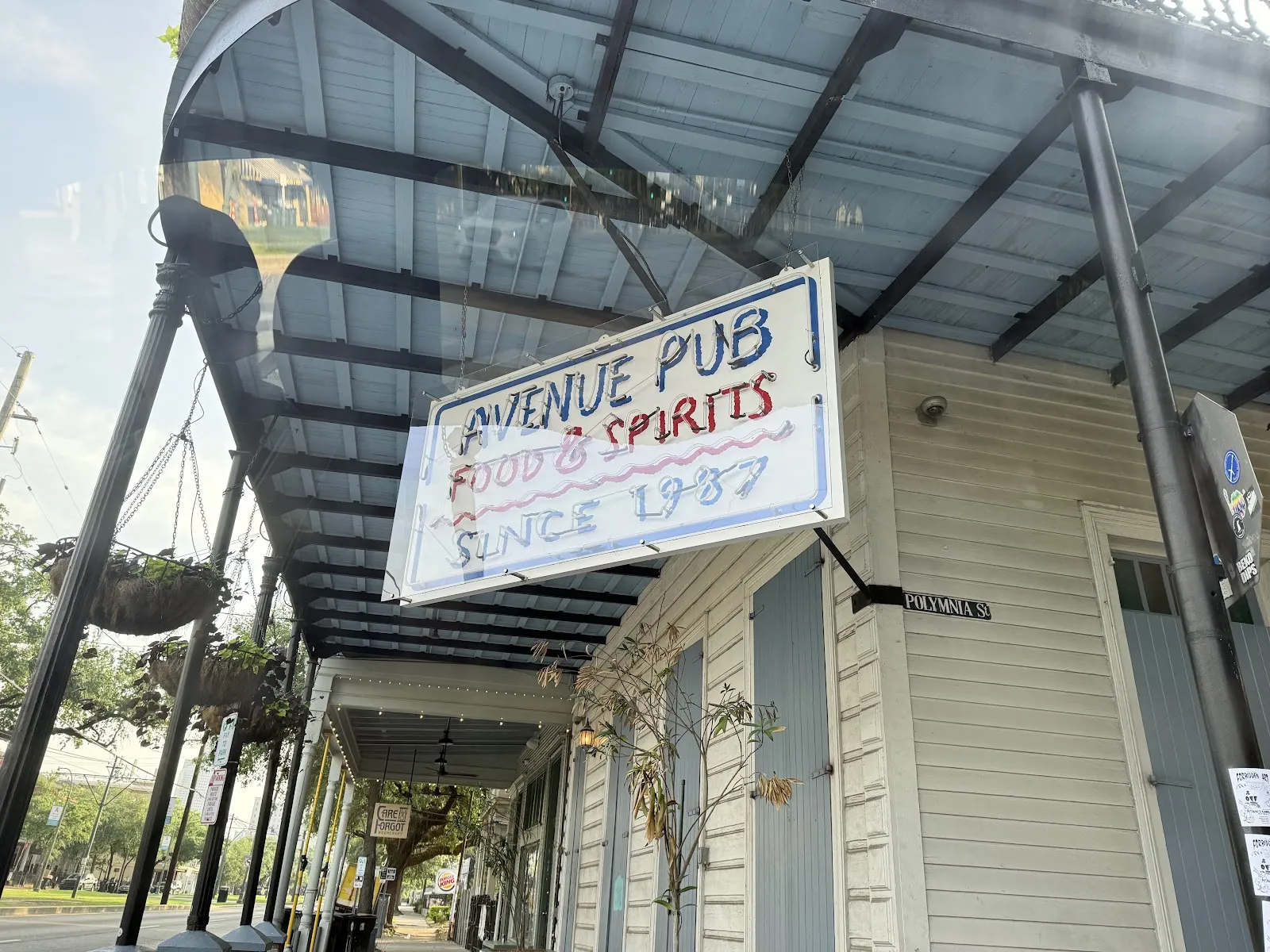 Avenue Pub logo