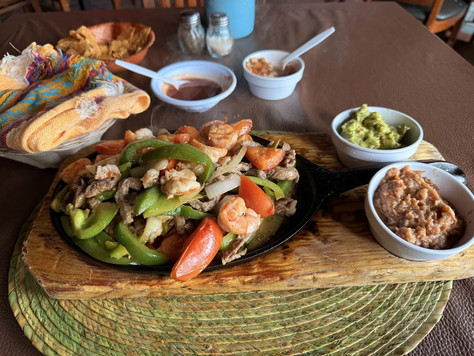 El Pescador Restaurant - Image 4