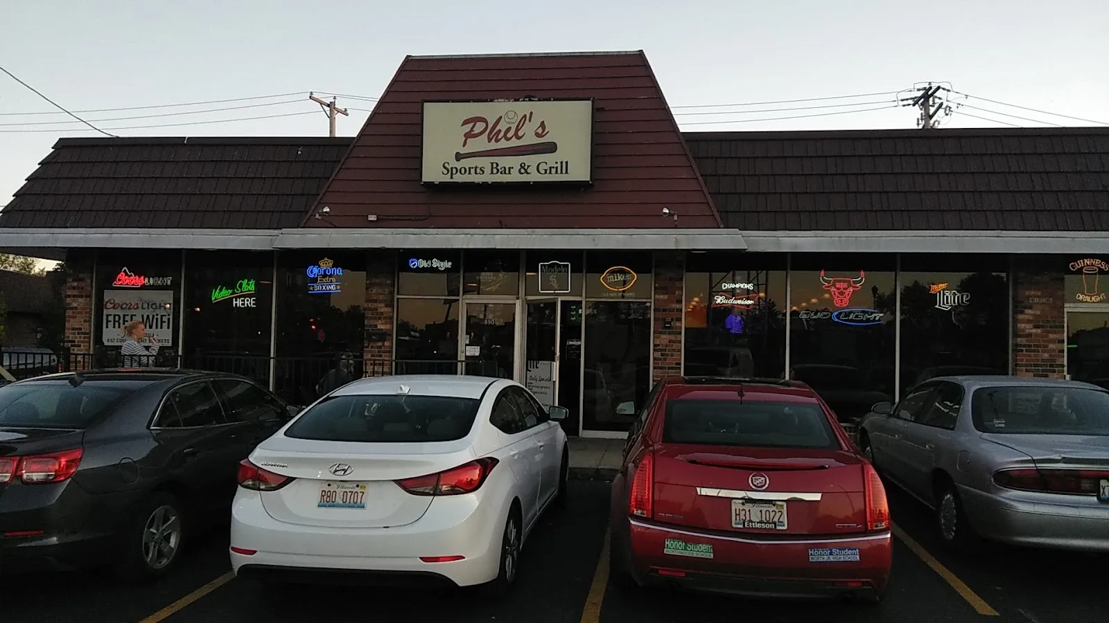 Phil's Sports Bar & Grill - Image 3