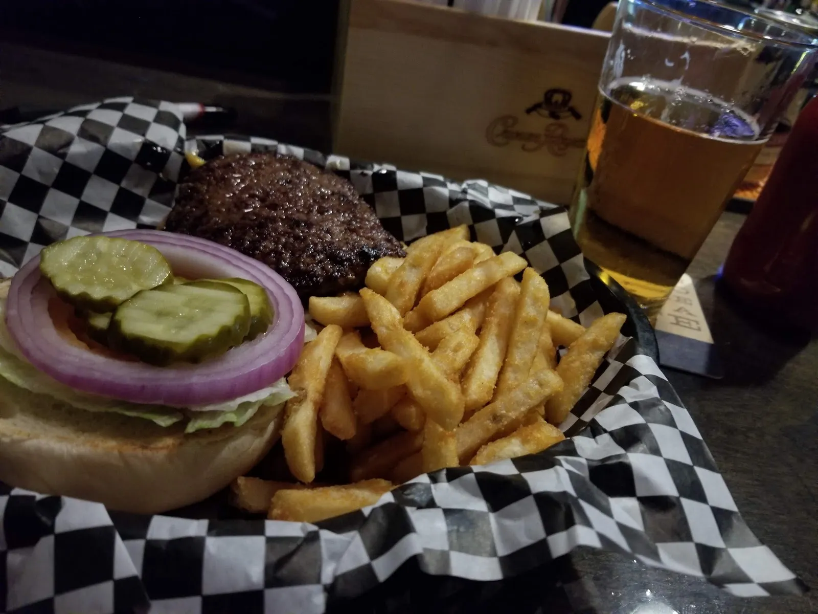 Fat Daddy's logo