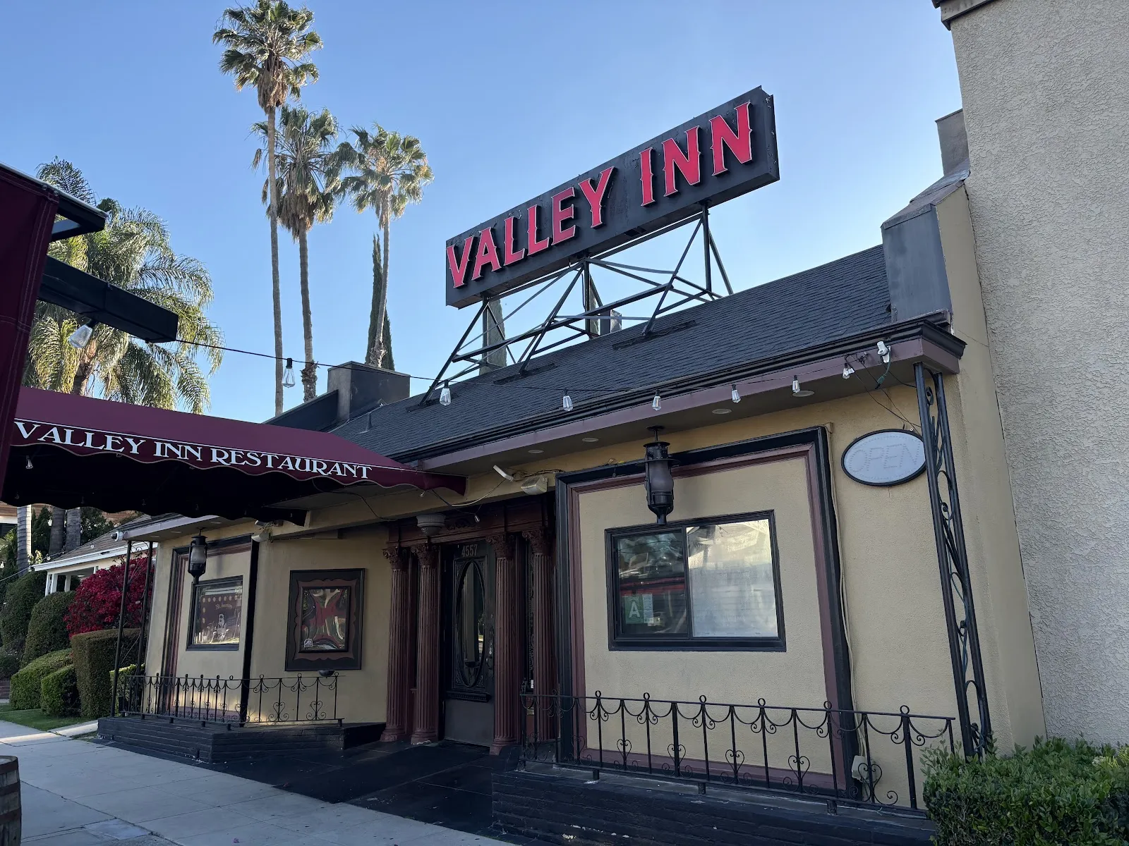 Valley Inn Restaurant Bar logo
