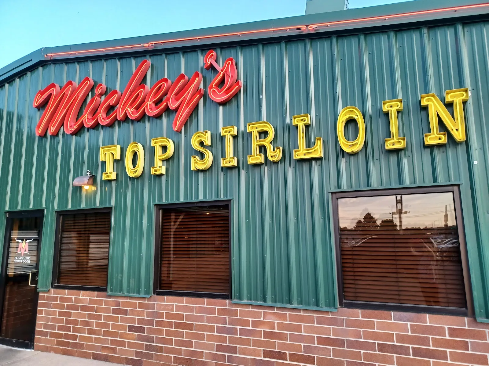 Mickey's Top Sirloin - Image 4