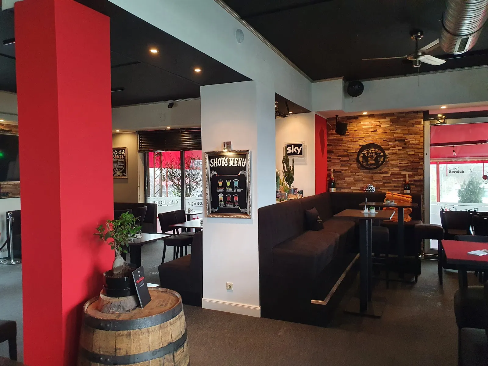 New Outlaw Café & Kitchenbar - Image 2