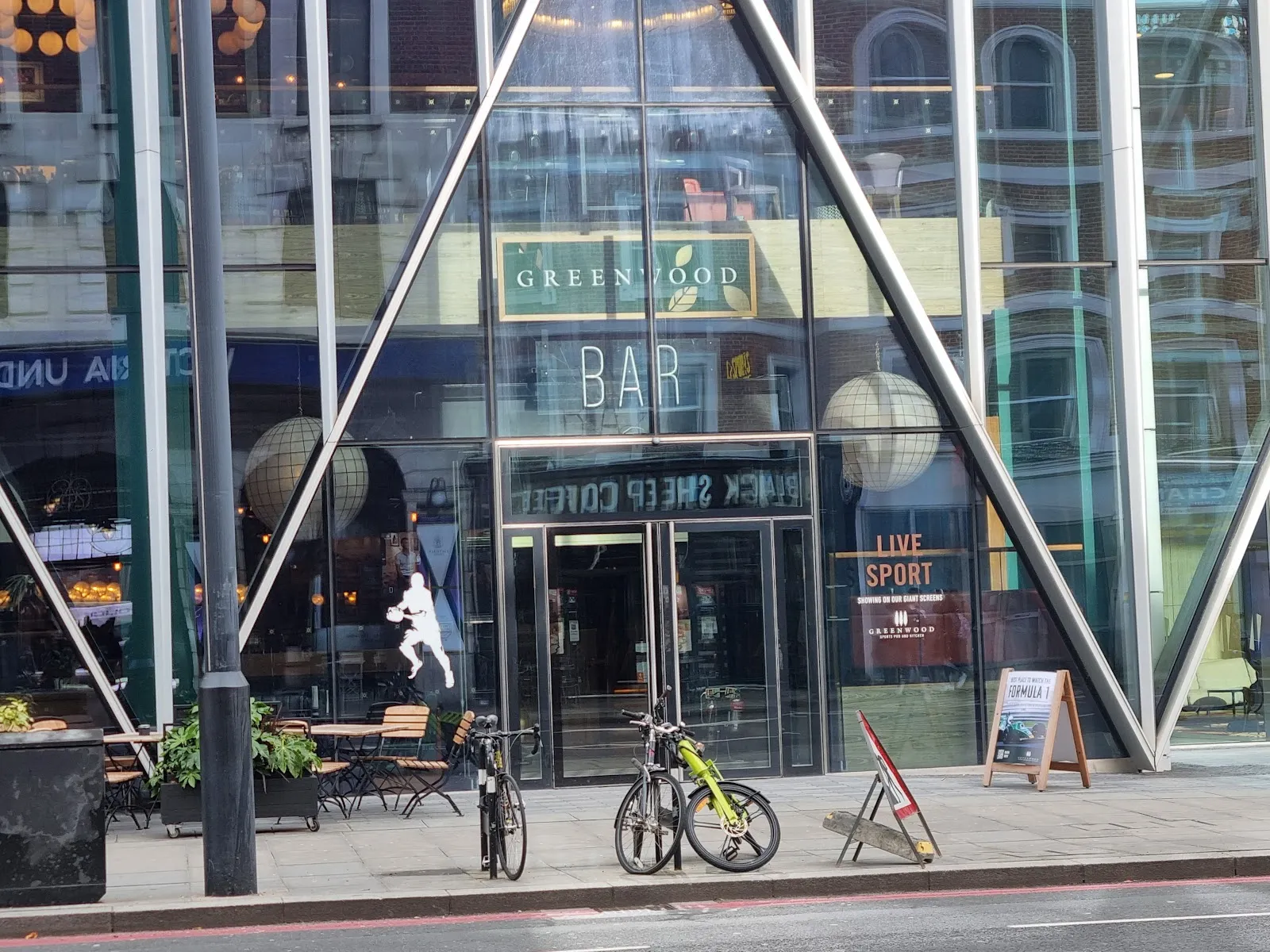Greenwood Sports Pub (London) - Image 3