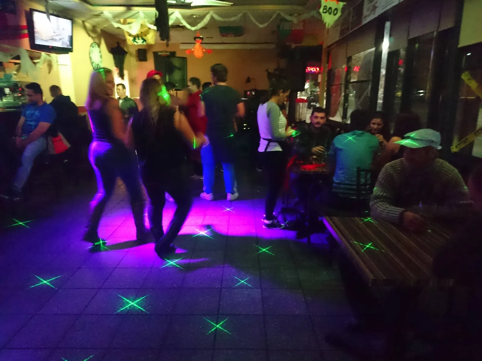 Glamour Sports Bar - Image 2