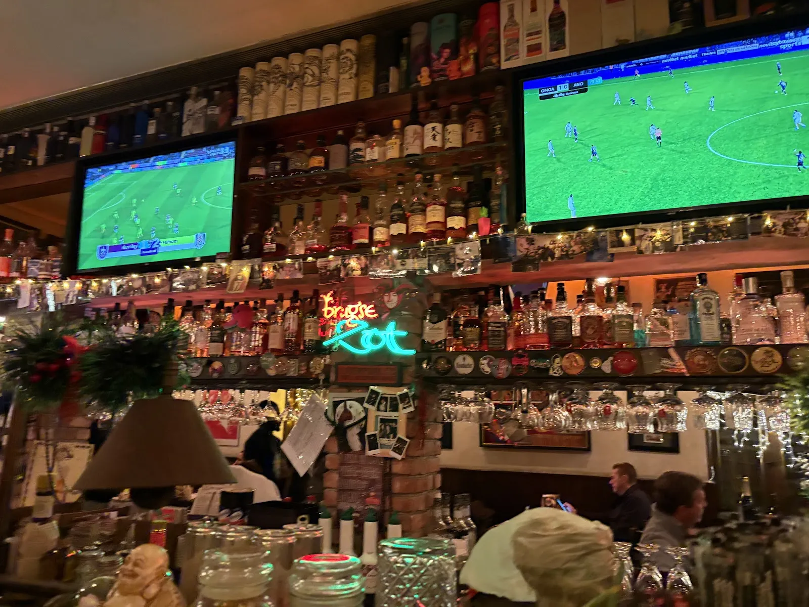 Moondog's Bar & Grill