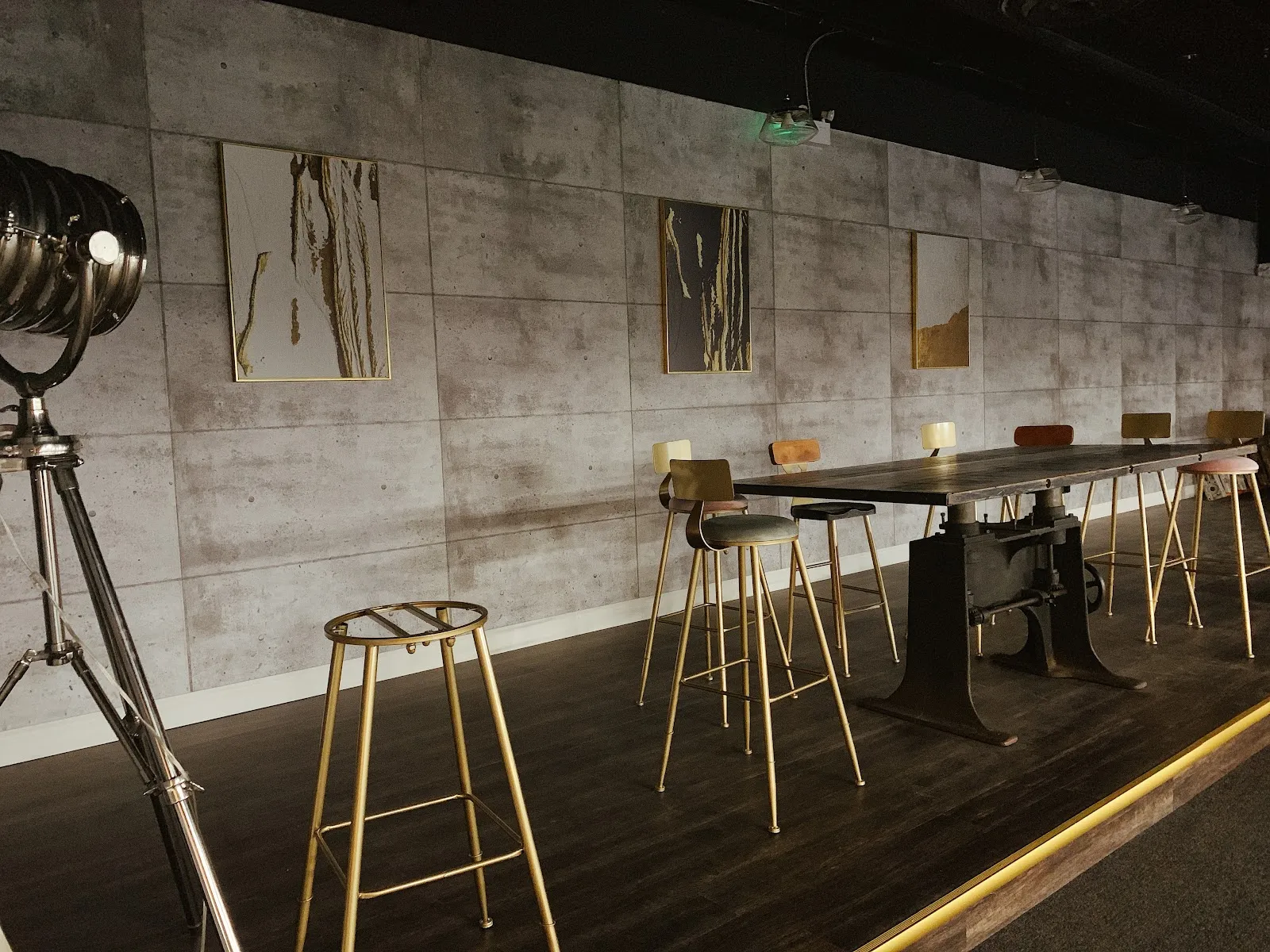 Golden Break Billiard & Lounge - Image 2