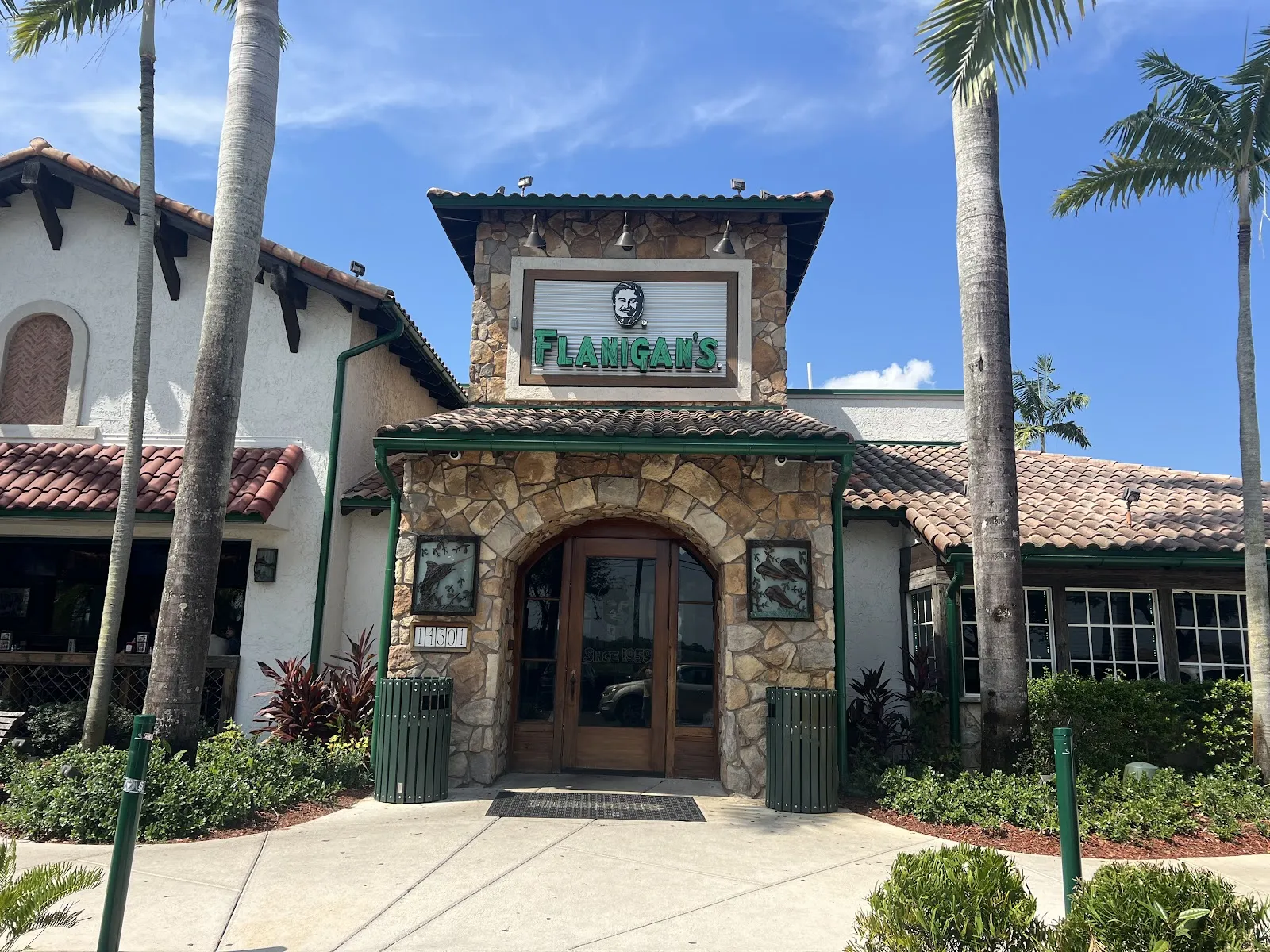Flanigan's Seafood Bar & Grill - Image 2