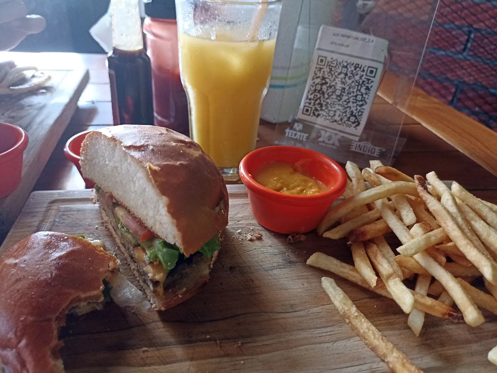 Johnnie´s Snacks & Beers Plaza Bugambilia - Image 2