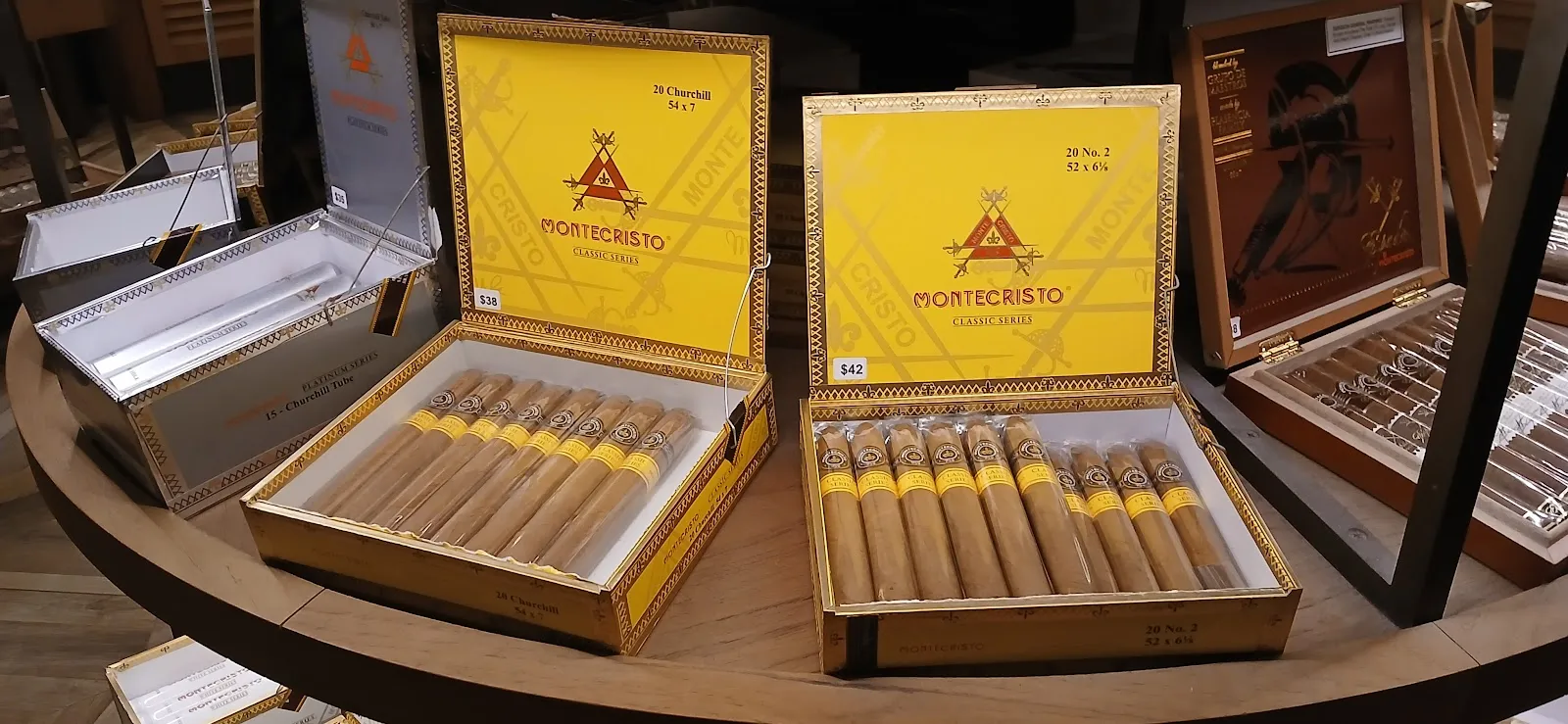 Montecristo Cigar Bar - Image 2