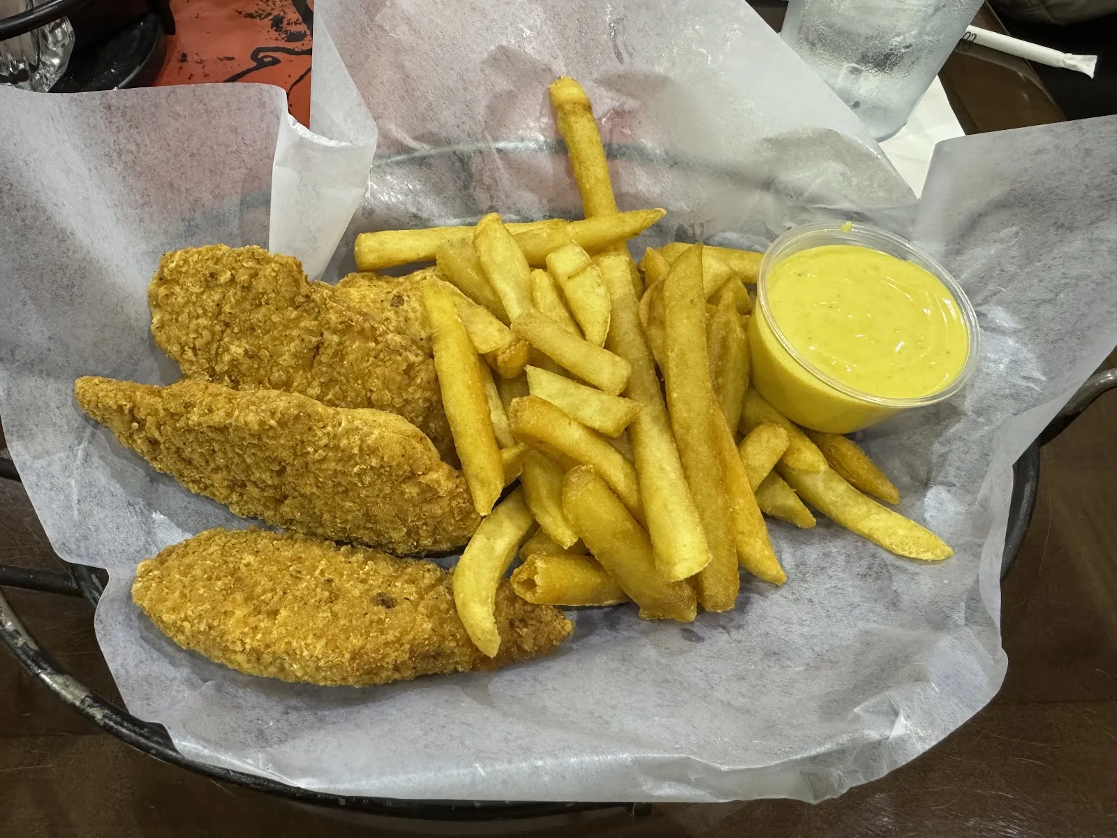 Ducky's Sports Lounge - Image 4