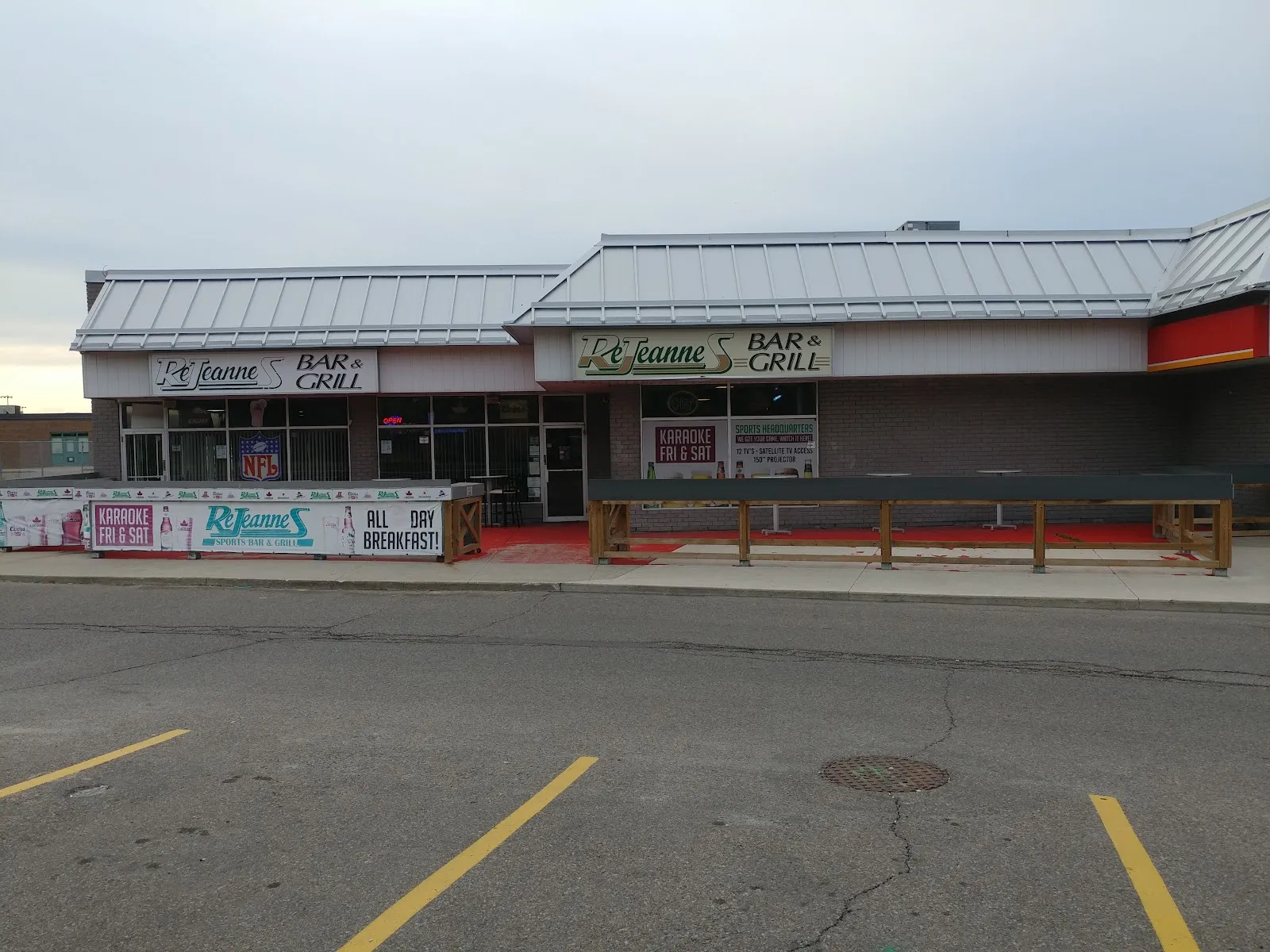 Rejeanne's Sports Bar & Grill - Image 2