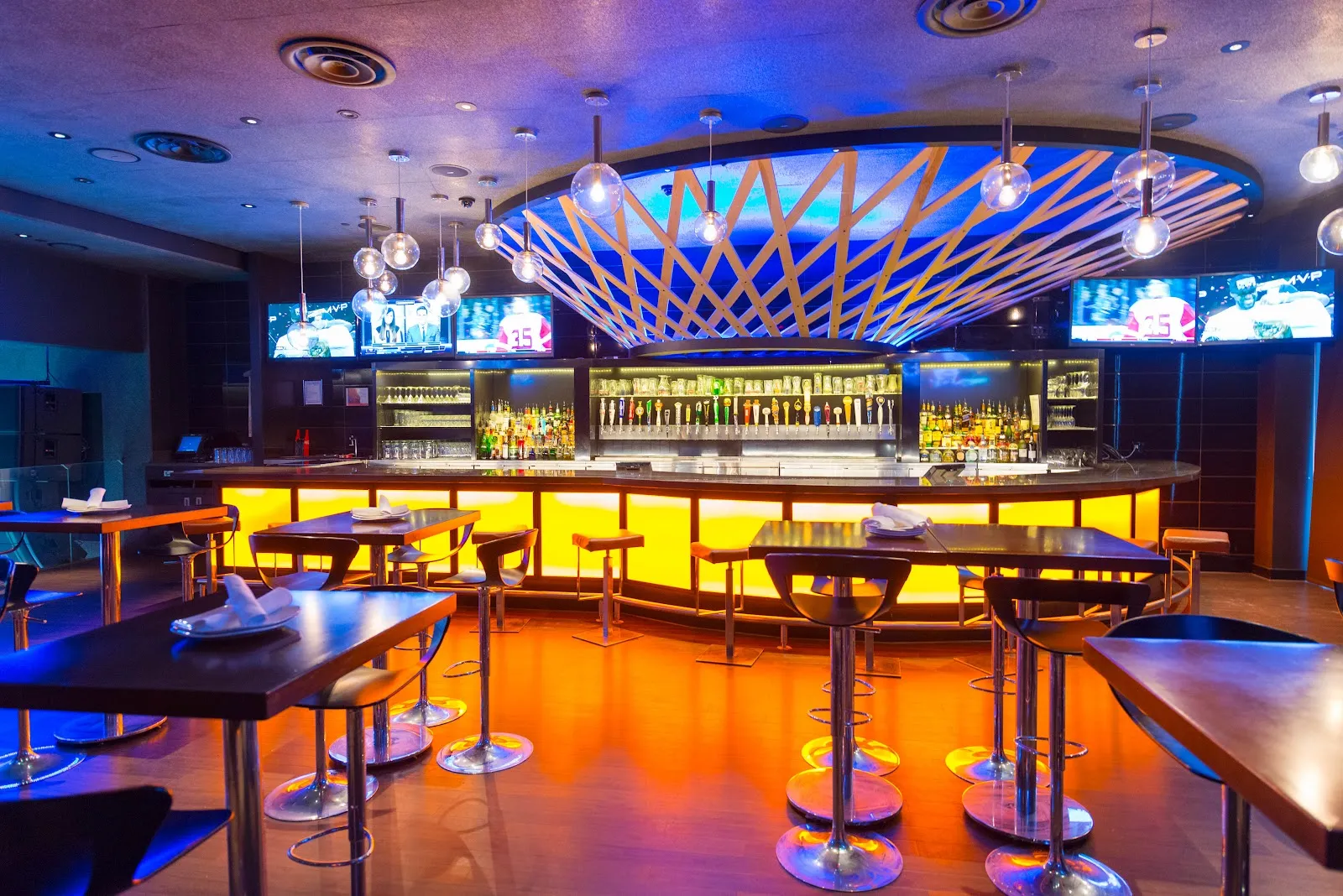 Real Sports Bar and Grill - Image 2