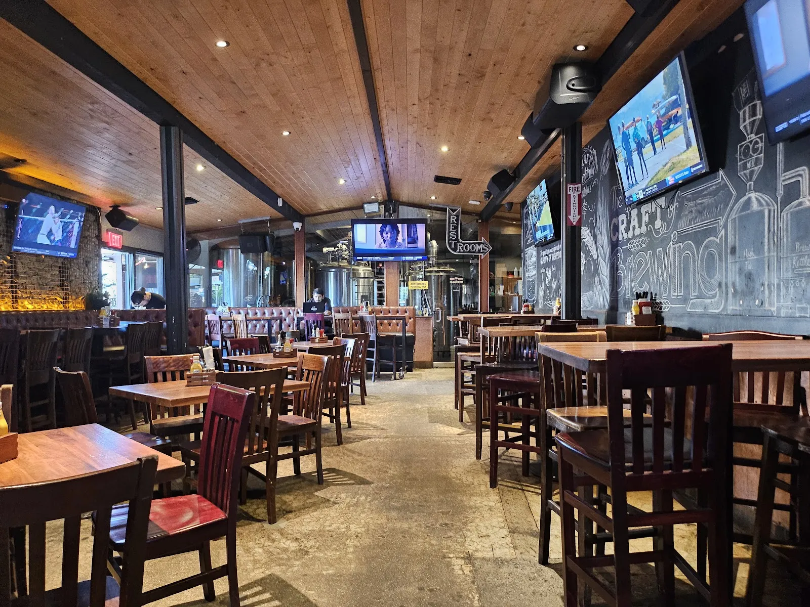 Pacific Beach AleHouse - Image 4