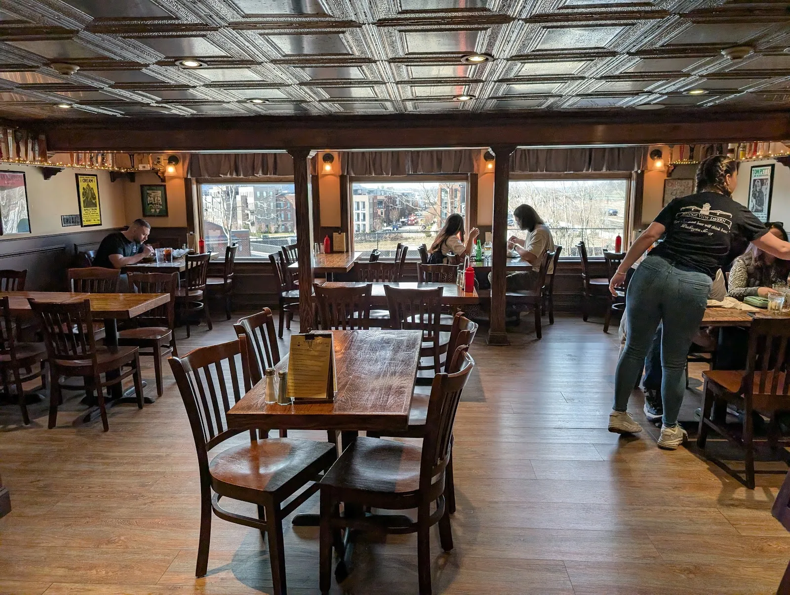 Bridge View Tavern - Image 4
