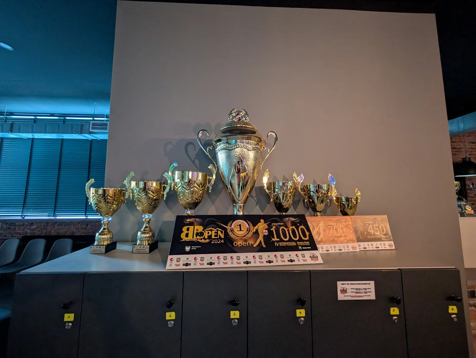 Retro Bowling Club - Image 2