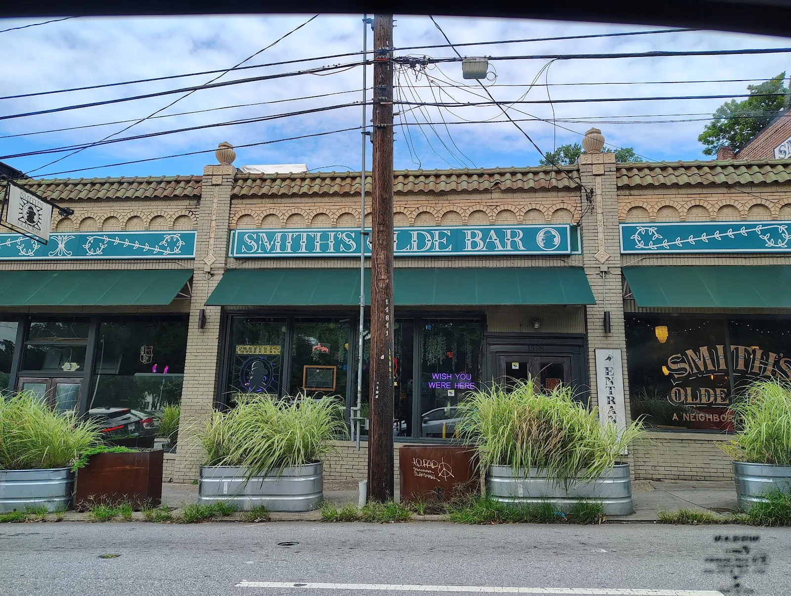 Smith's Olde Bar logo