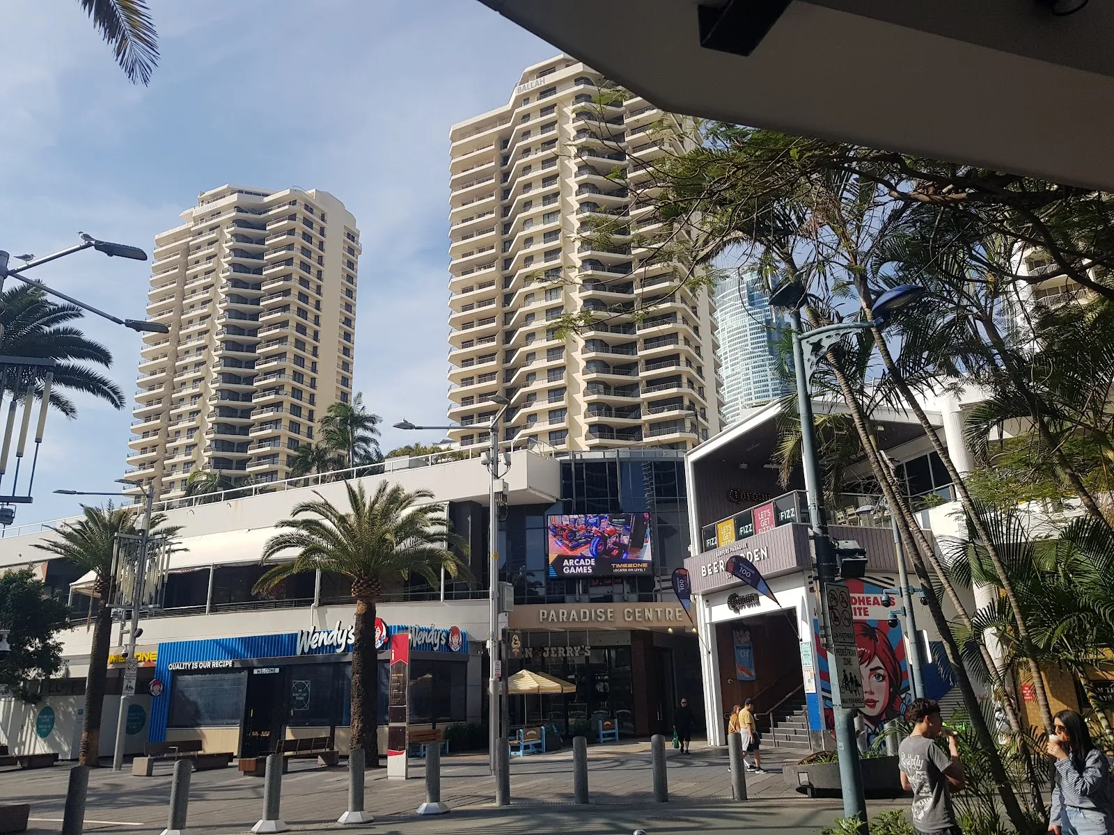 Surfers Paradise Beergarden - Image 4
