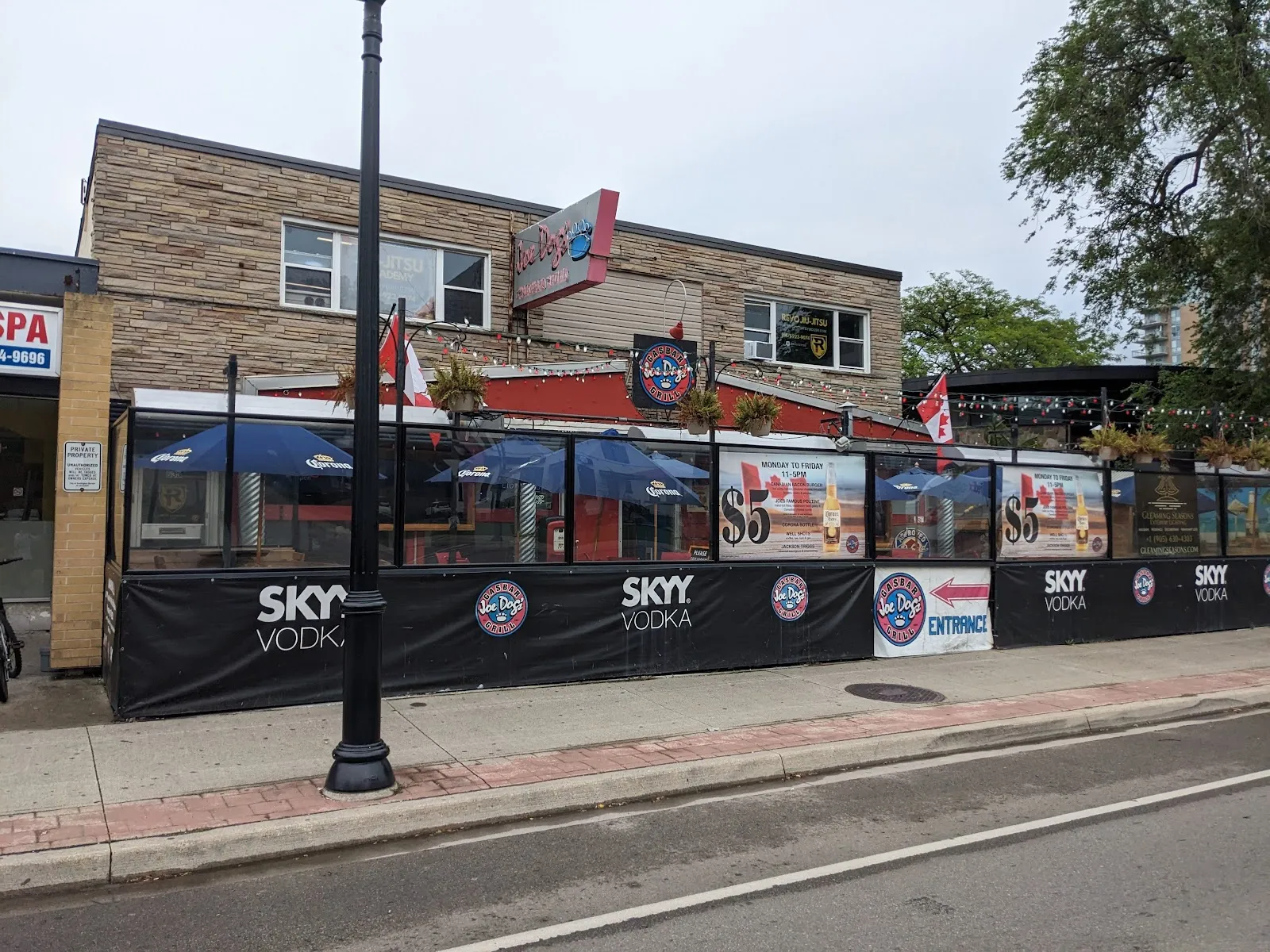 Joe Dog's Gasbar Grill - Image 2