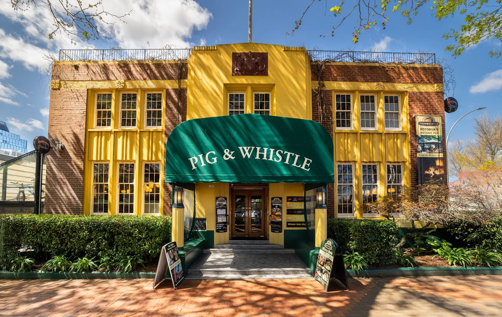 Pig & Whistle, Historic Pub logo